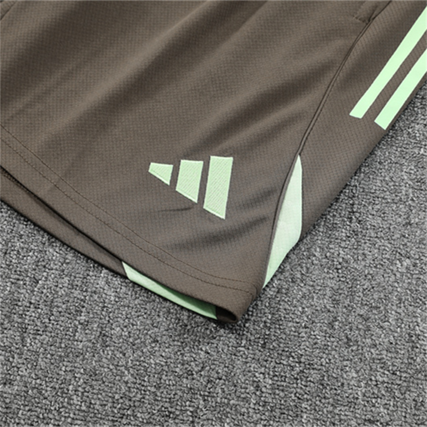 AlphaJersey-Real Madrid 25-26 Kids Short-Sleeve Training Set - Light Green Top and Dark Khaki Shorts