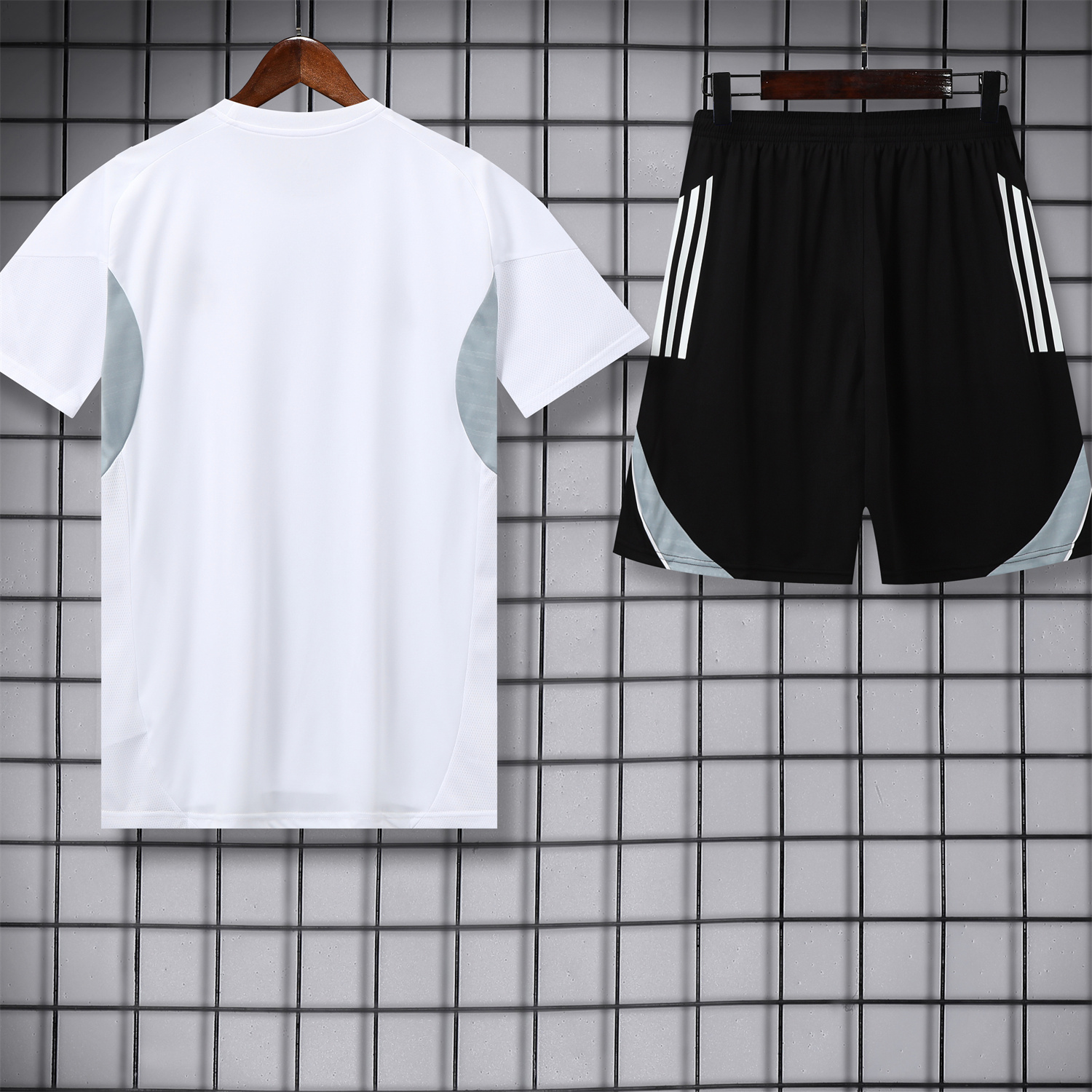 AlphaJersey-Real Madrid 25-26 Short-Sleeve Training Set - Grey And White Top & Black Shorts