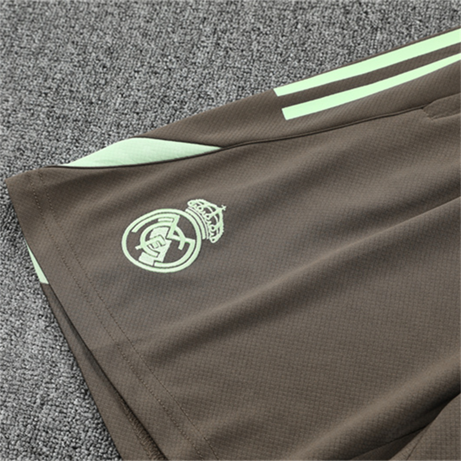 AlphaJersey-Real Madrid 25-26 Short-Sleeve Training Set - Dark Khaki Top and Shorts