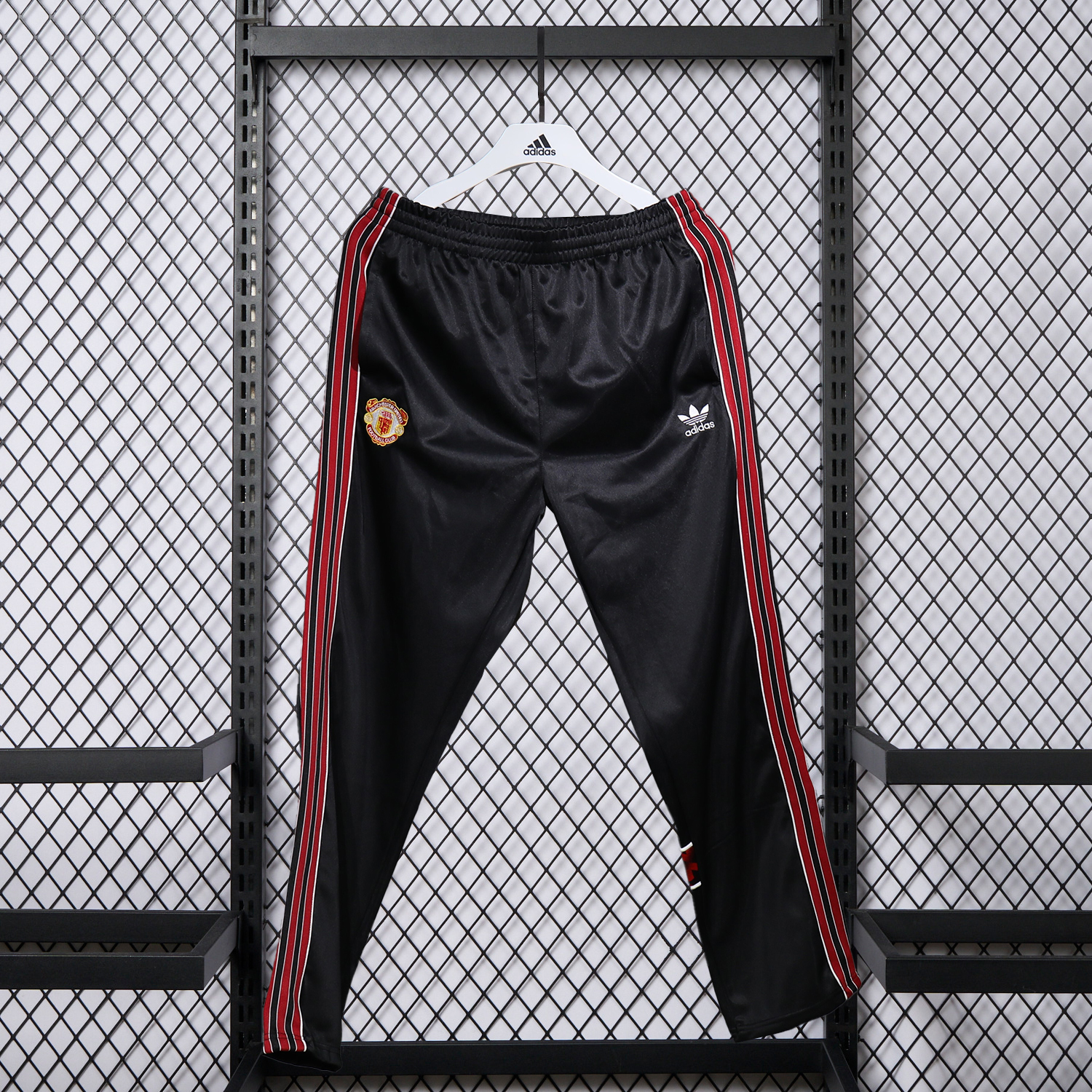 AlphaJersey-Manchester United 25-26 Training Set - Red Black Top and Black Pants