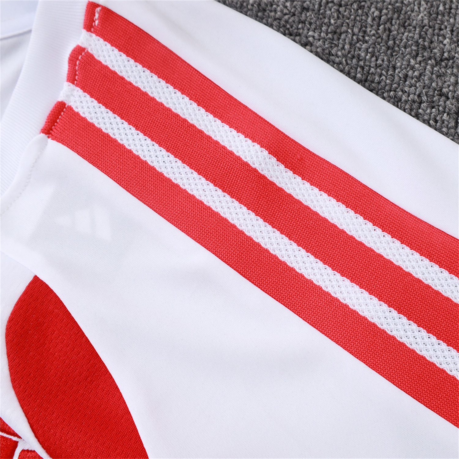 AlphaJersey-SC Internacional 2026 Short-Sleeve Training Set - White Top and Red Shorts