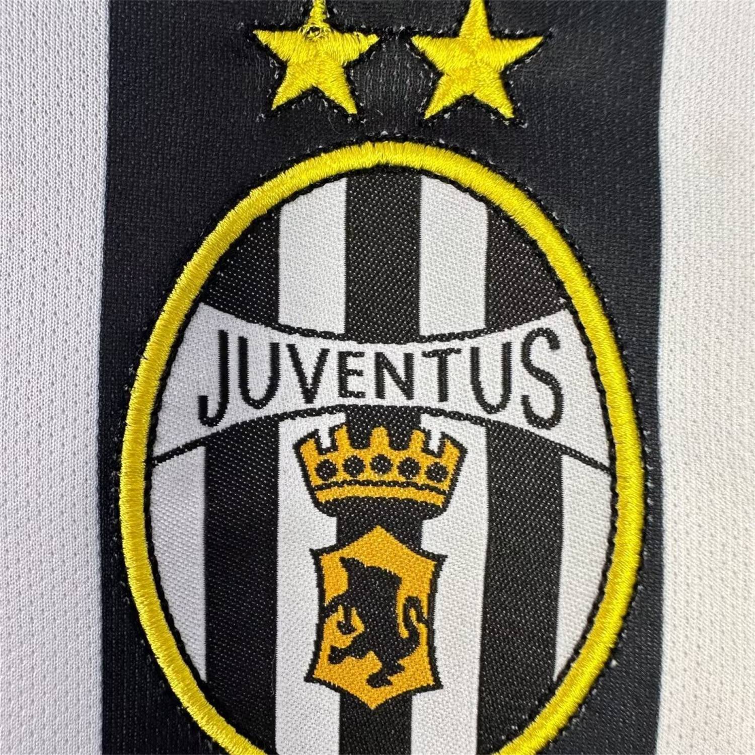 AlphaJersey-Retro Juventus 2002-03 European Home Long Sleeves Jersey
