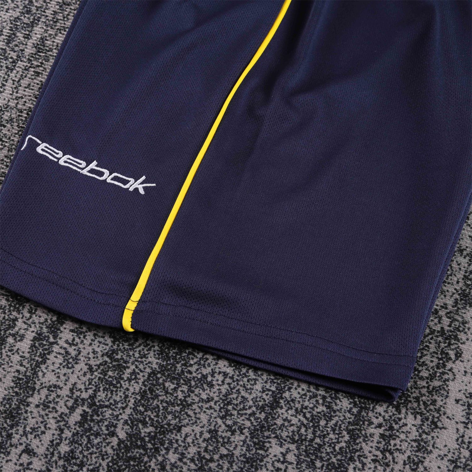 AlphaJersey-Retro Liver.pool 2001-02 Away Kids Kit