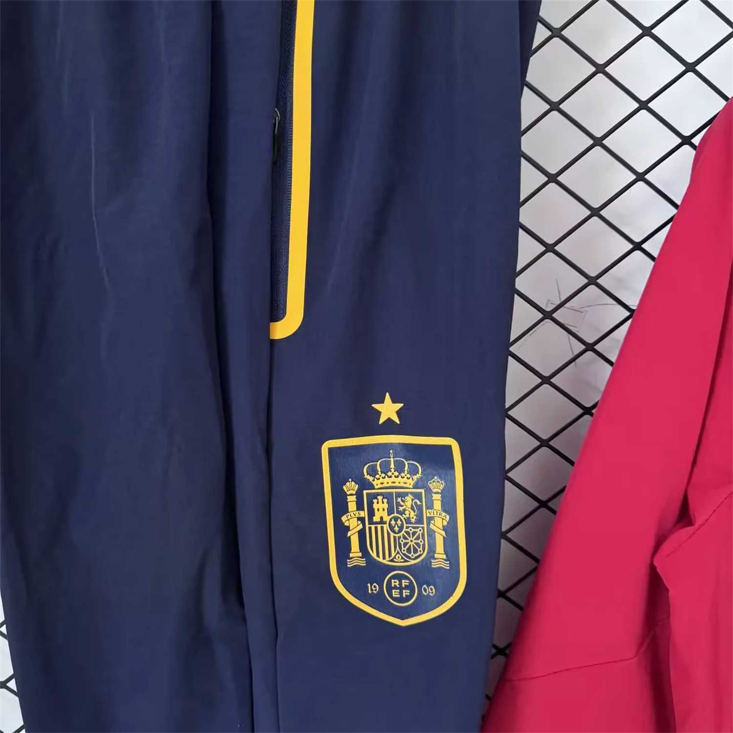 AlphaJersey-Spain 2026 Windbreaker Training Set - Red Top and Black Pants