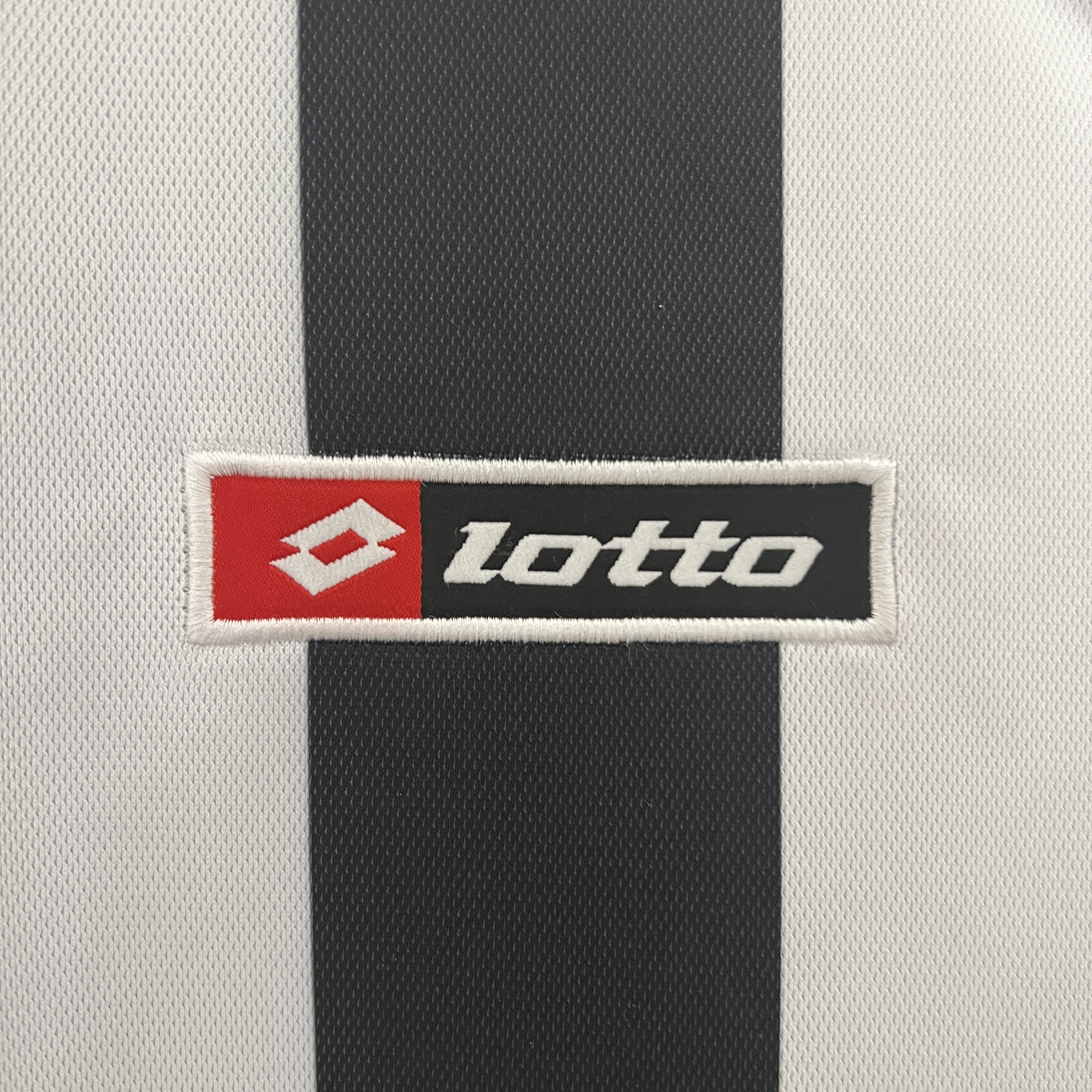 AlphaJersey-Retro Juventus 2001-02 Home Stadium Jersey