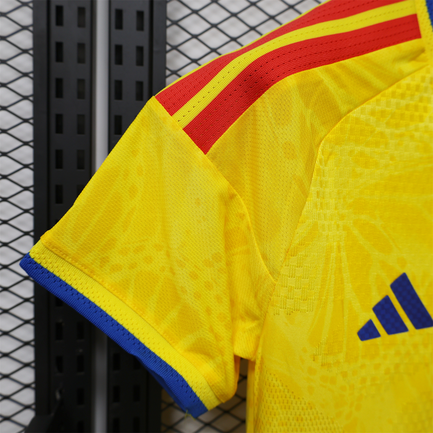 AlphaJersey-Women's Colombia 2026 Home Cropped Jersey - Player Version