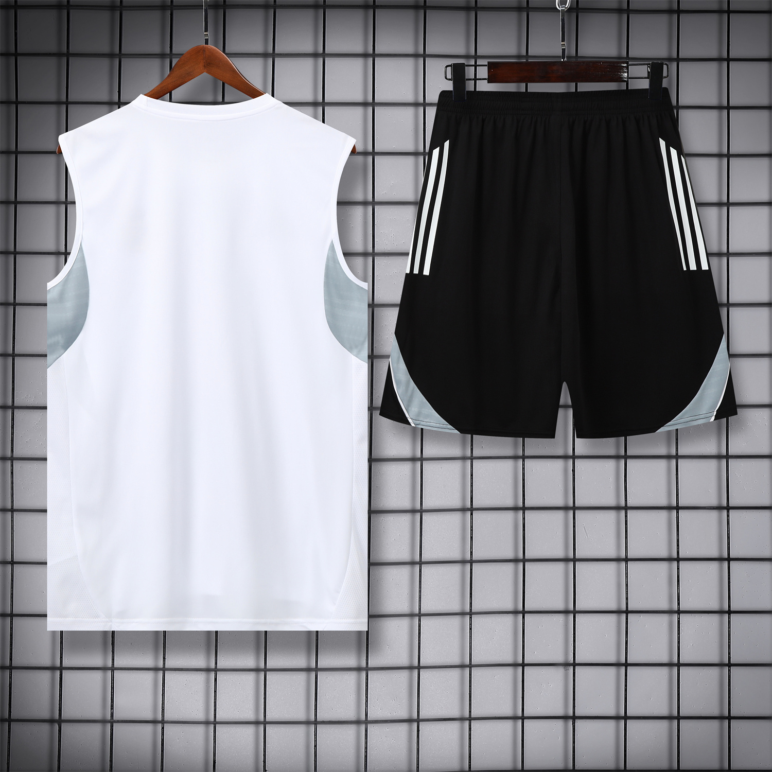 AlphaJersey-Real Madrid 25-26 Vest Training Set - Grey And White Vest & Black Shorts