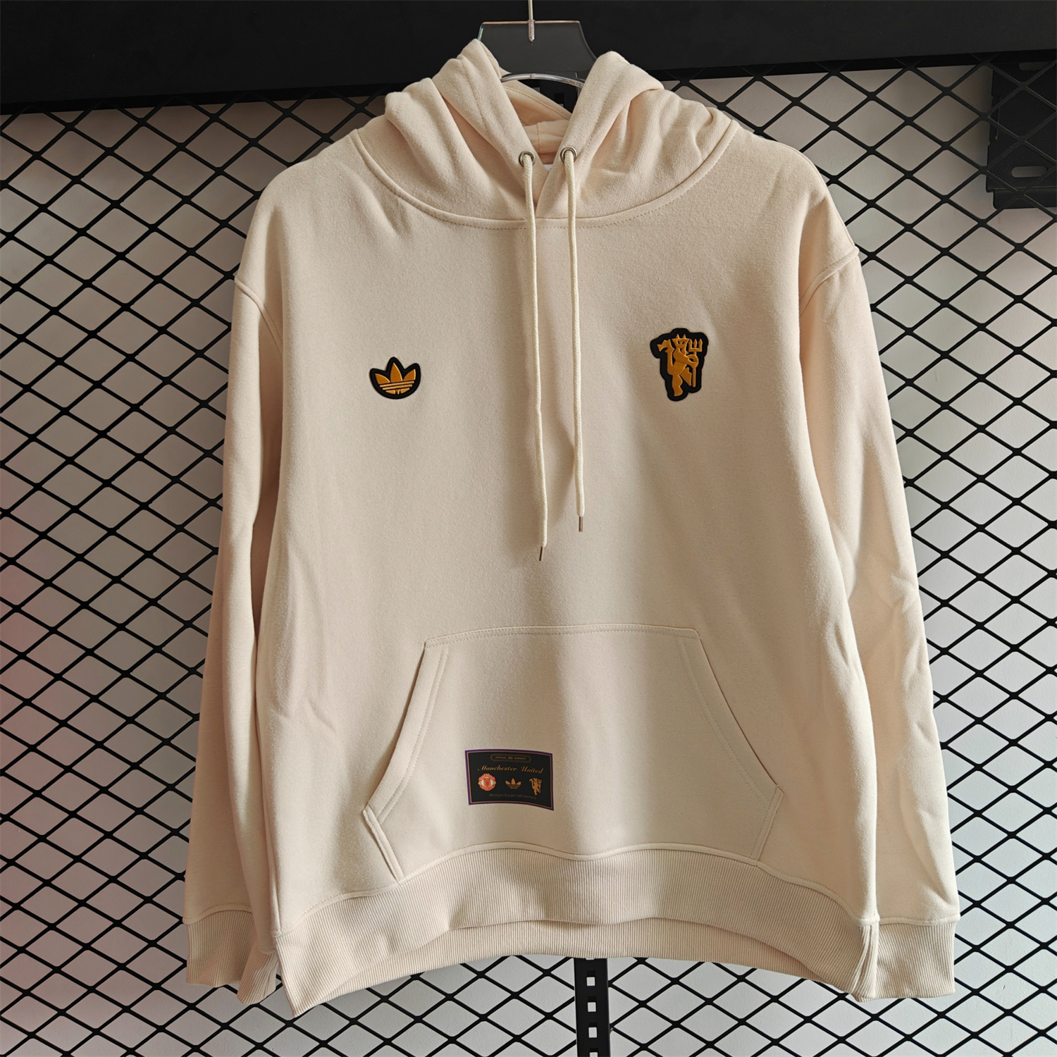 AlphaJersey-Manchester United 25-26 Originals Terrace Icon Unisex Pullover Hoodie with Yellow Logo