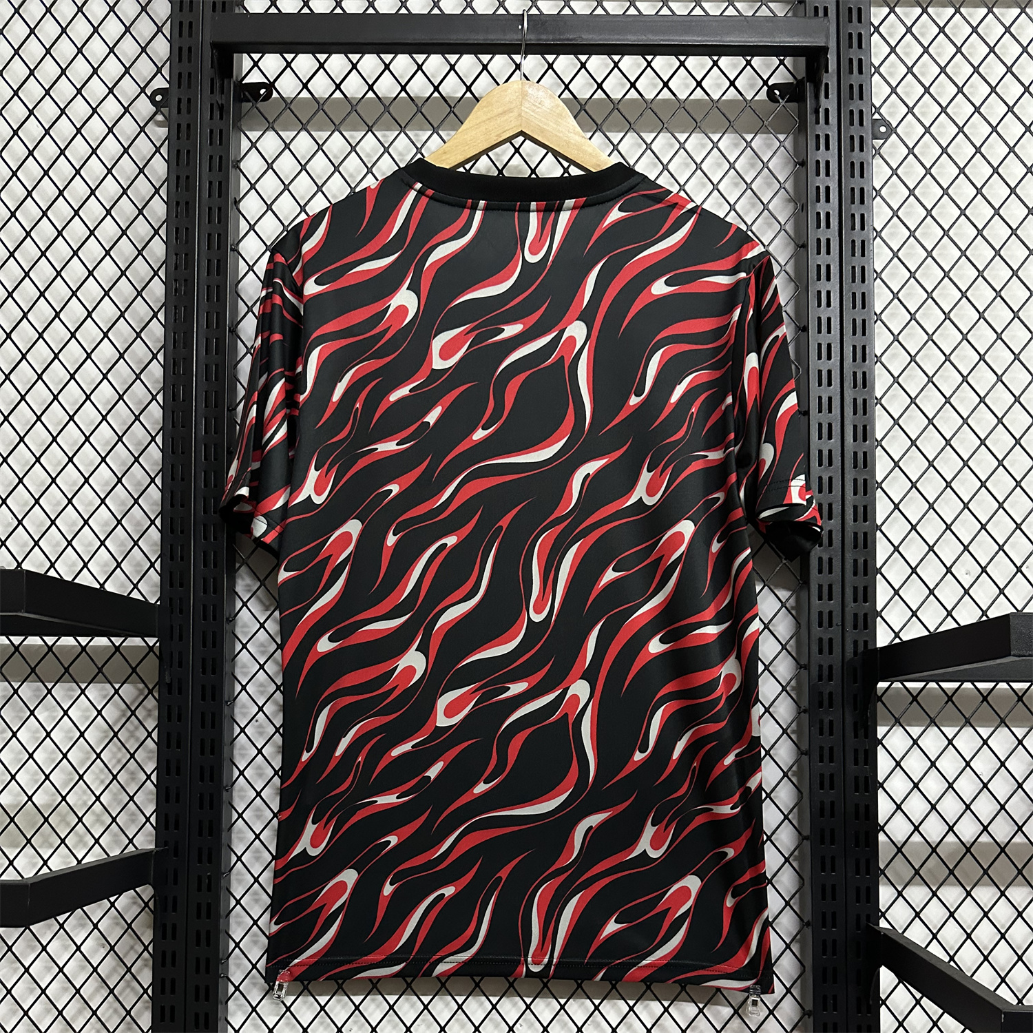 AlphaJersey-Manchester United 25-26 Black and Red Pre-Match Traning Jersey - Fans Version