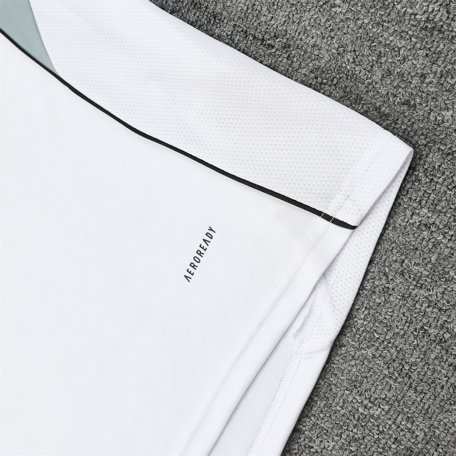 AlphaJersey-Real Madrid 25-26 Short-Sleeve Training Set - Grey And White Top & Black Shorts