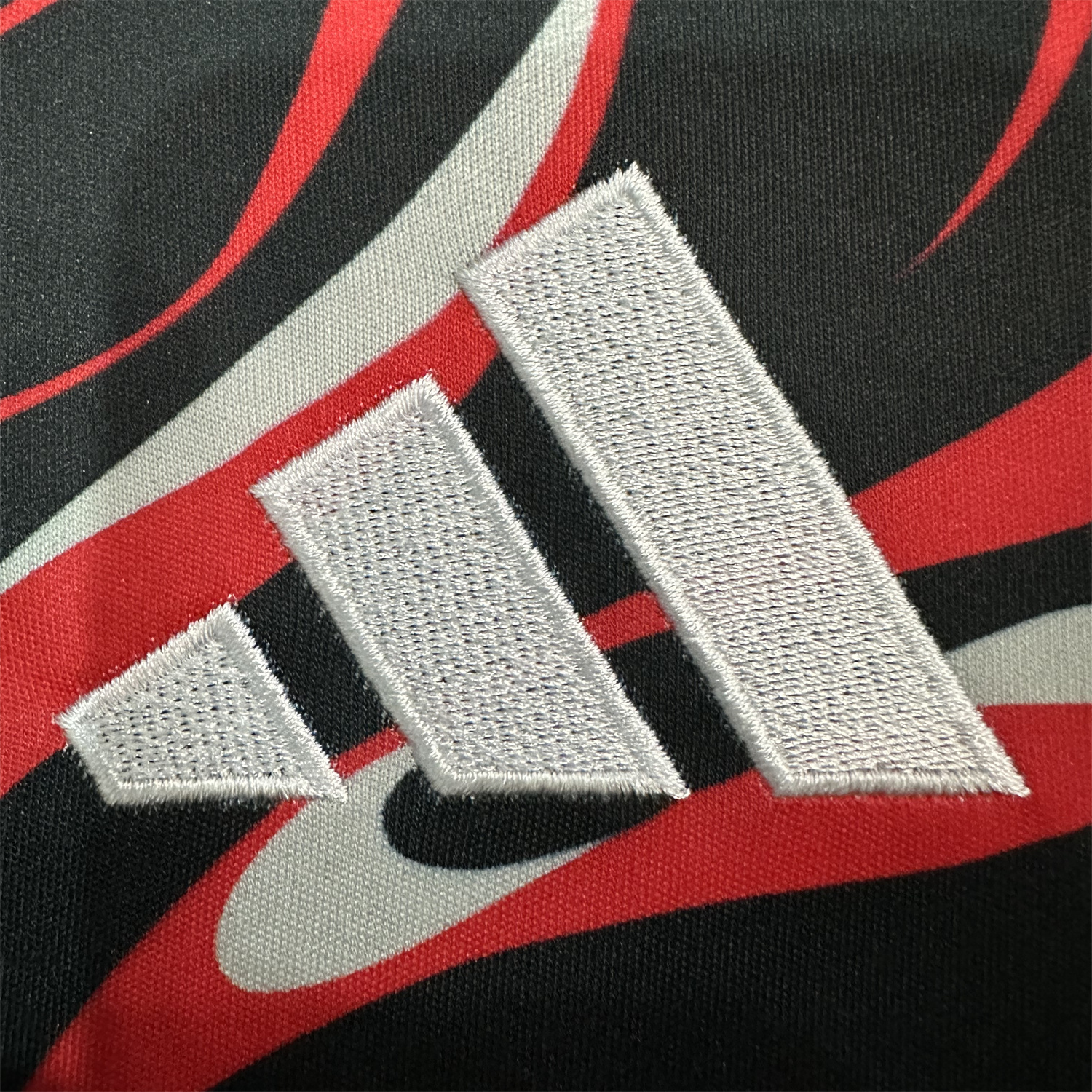AlphaJersey-Manchester United 25-26 Black and Red Pre-Match Traning Jersey - Fans Version