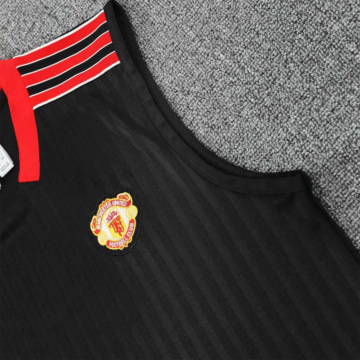 AlphaJersey-Manchester United 25-26 Vest Training Set - Red Retro Logo Black Vest & Black Shorts