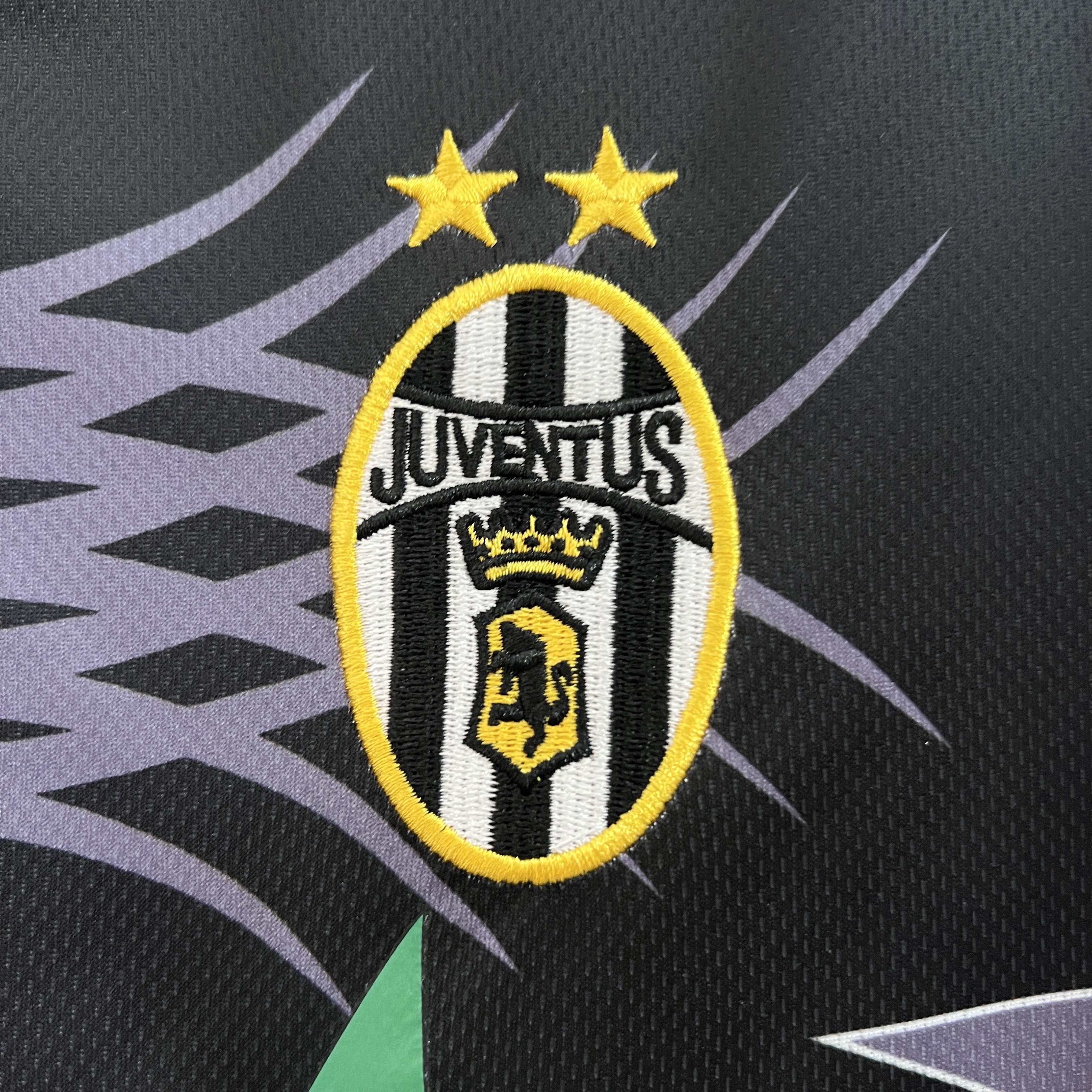 AlphaJersey-Retro Juventus 2001-02 Black Goalkeeper Jersey