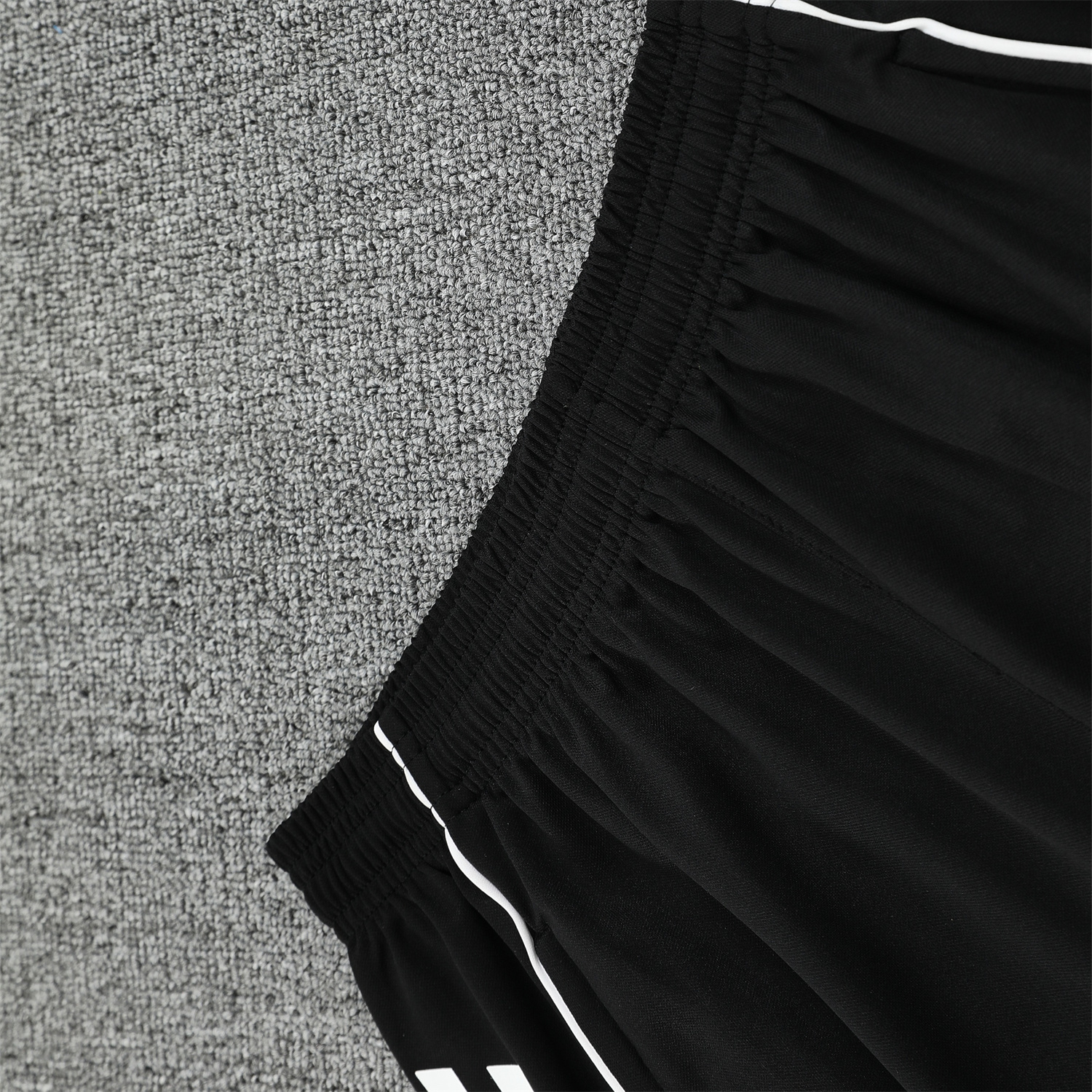 AlphaJersey-Real Madrid 25-26 Short-Sleeve Training Set - Pink Arrow Pattern Top & Black Shorts