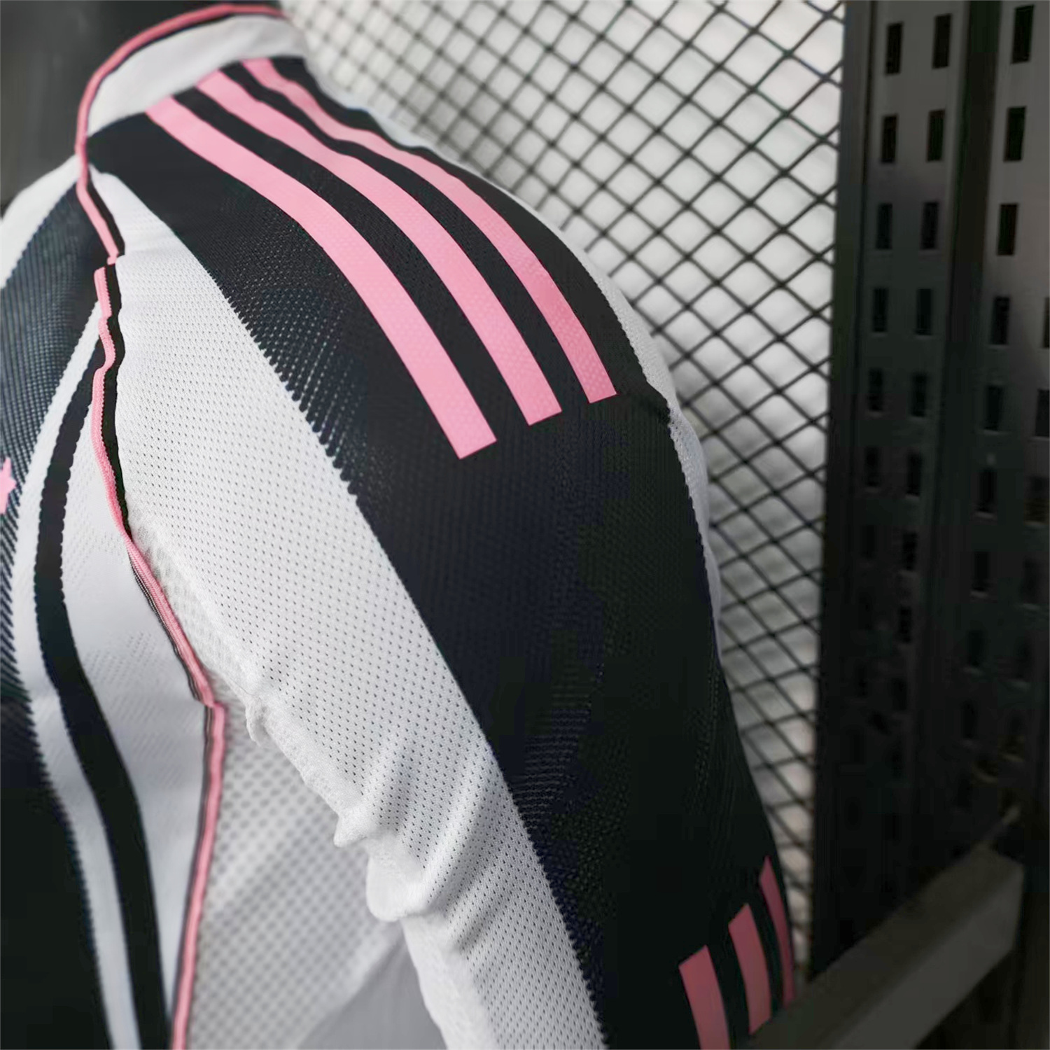AlphaJersey-Juventus 25-26 Home Long Sleeves Jersey With Chest Sponsor - Player Version