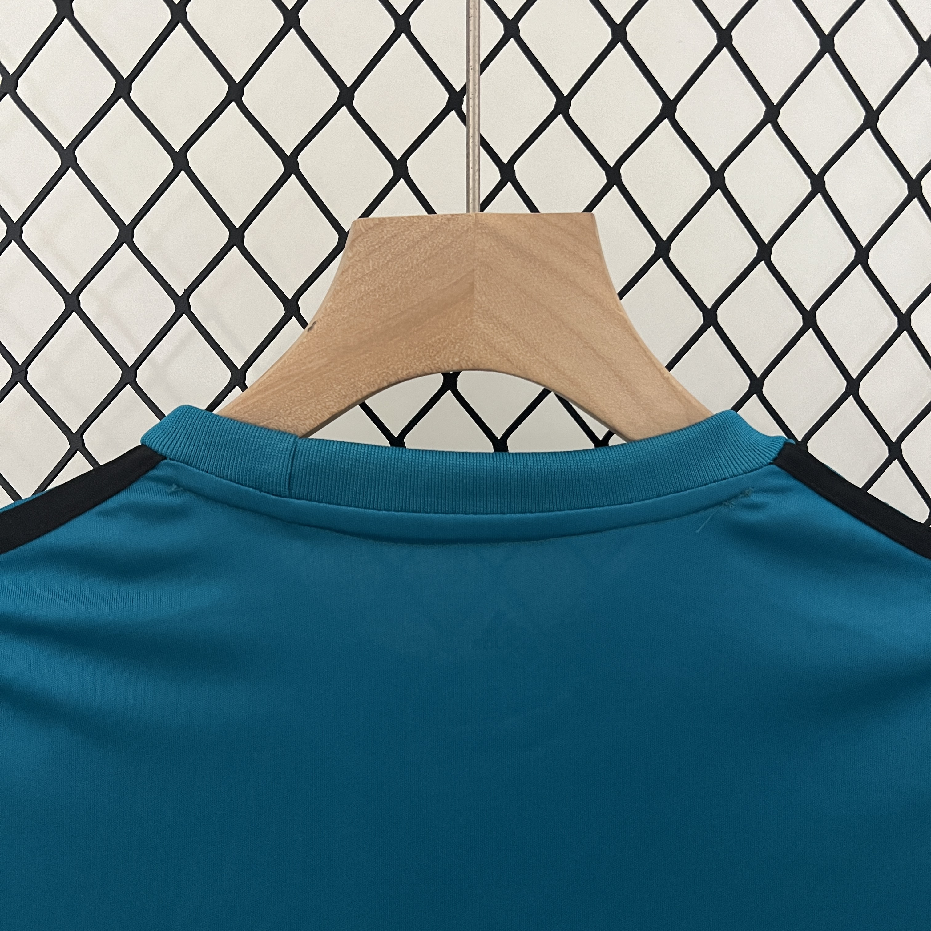 AlphaJersey-Retro Real Madrid 17-18 Third Kids Kit