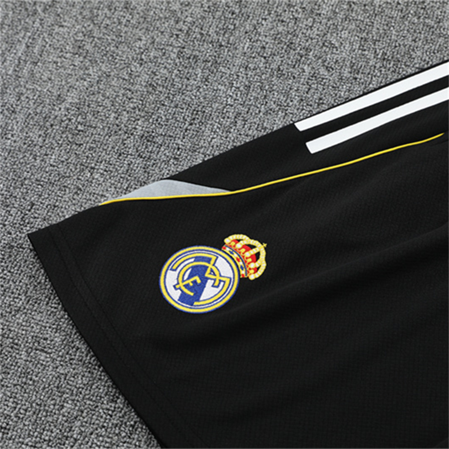 AlphaJersey-Real Madrid 25-26 Kids Short-Sleeve Training Set - Yellow Line Black Top and Black Shorts
