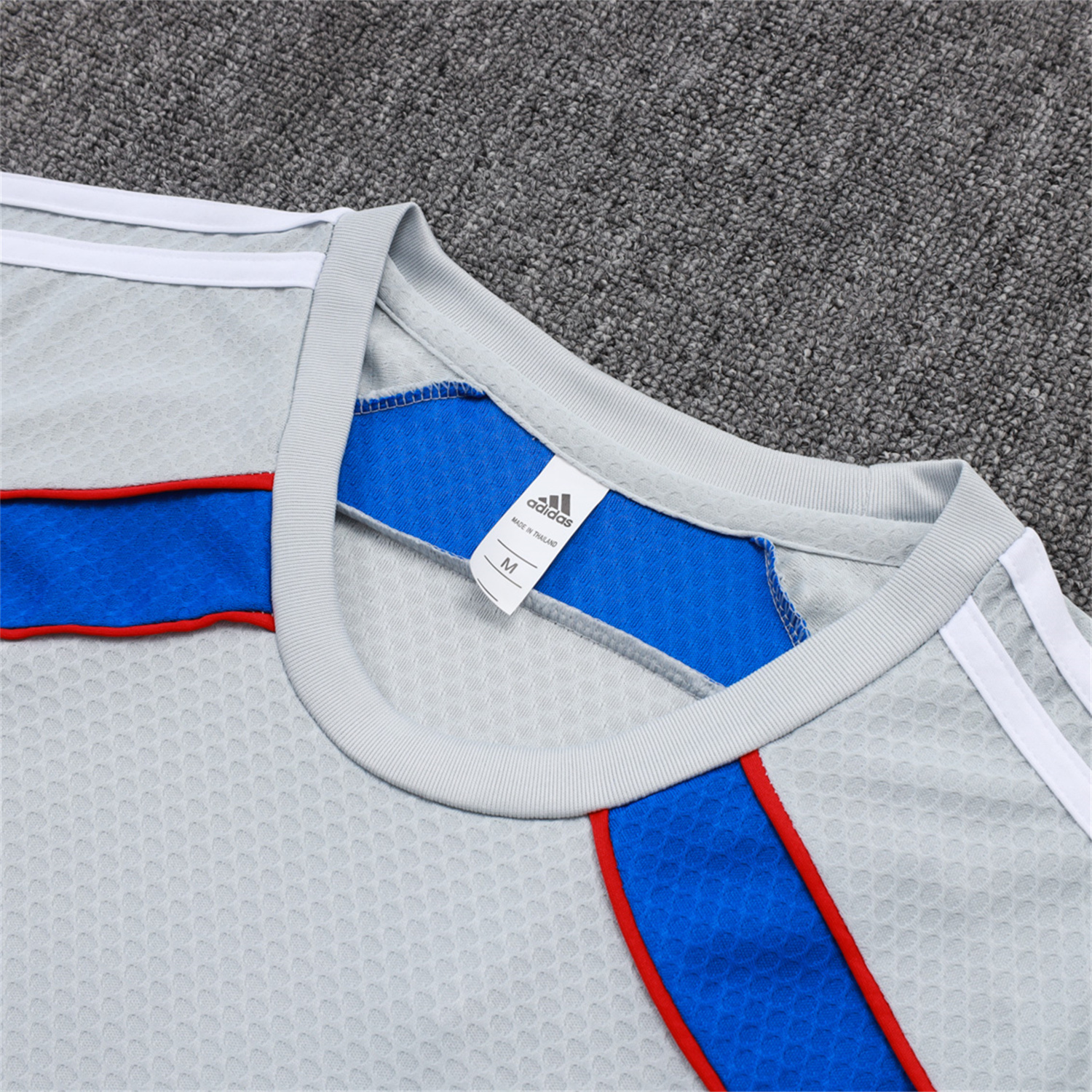 AlphaJersey-Bayern Munich 25-26 Short-Sleeve Training Set - Grey Throwback Top & Shorts