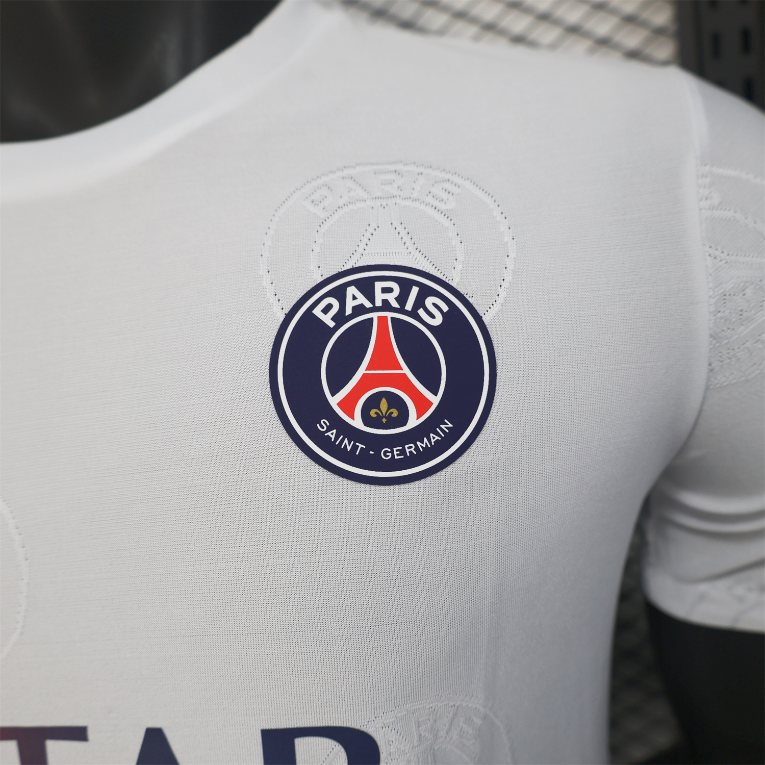 AlphaJersey-Paris Saint-Germain PSG 25-26 White Jersey with Team Logo Decoration and Gradient Advertising - Player Version