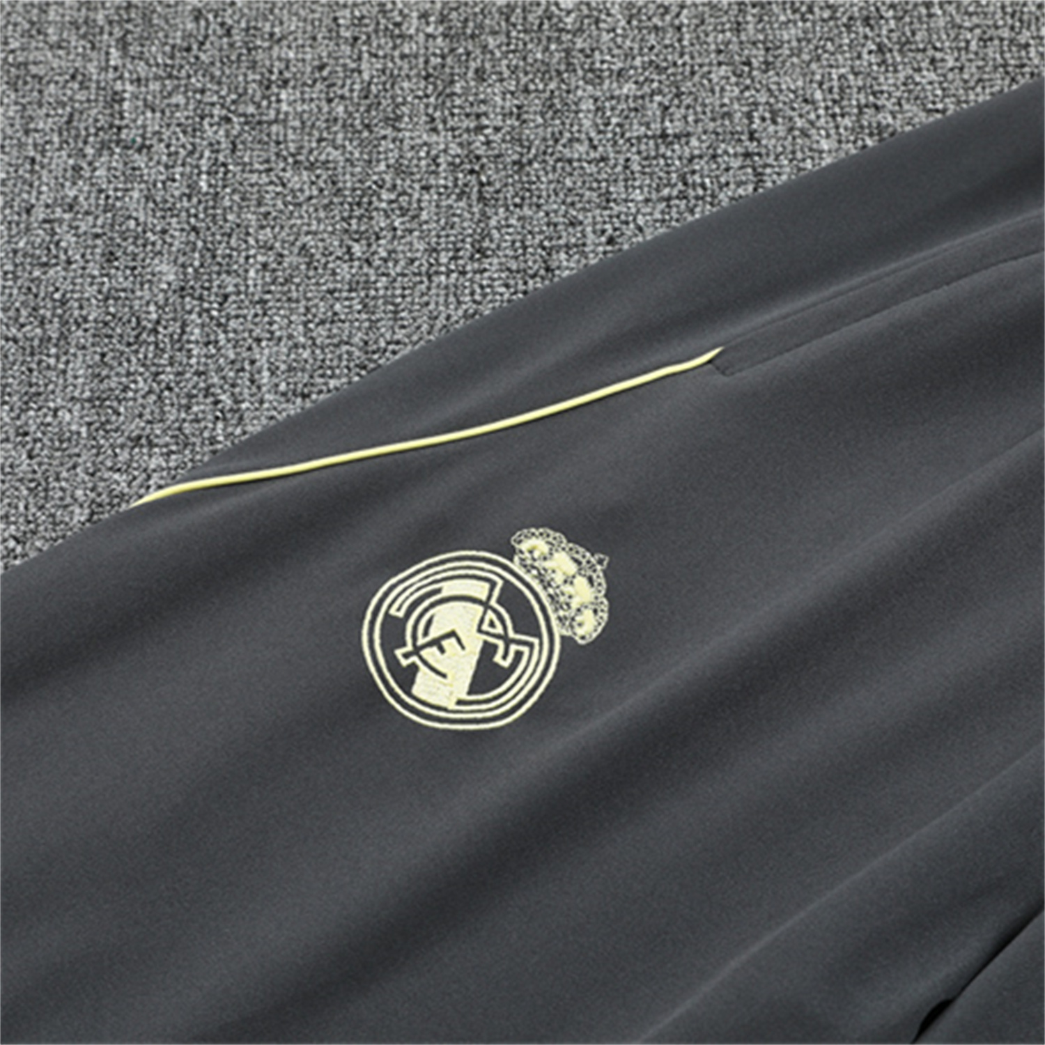 AlphaJersey-Real Madrid 25-26 Kid Long Sleeves Training Set - Yellow Top & Gray Pants