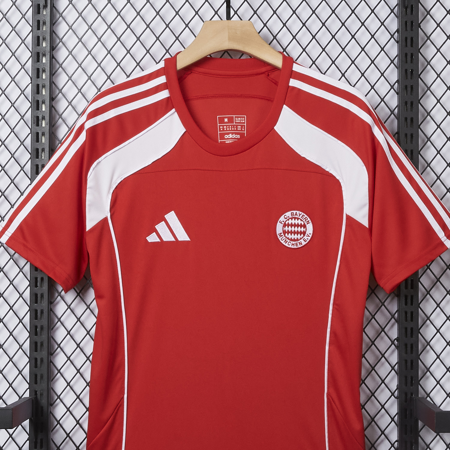AlphaJersey-Bayern Munich 25-26 Red Urban Purist T-Shirt - Fans Version