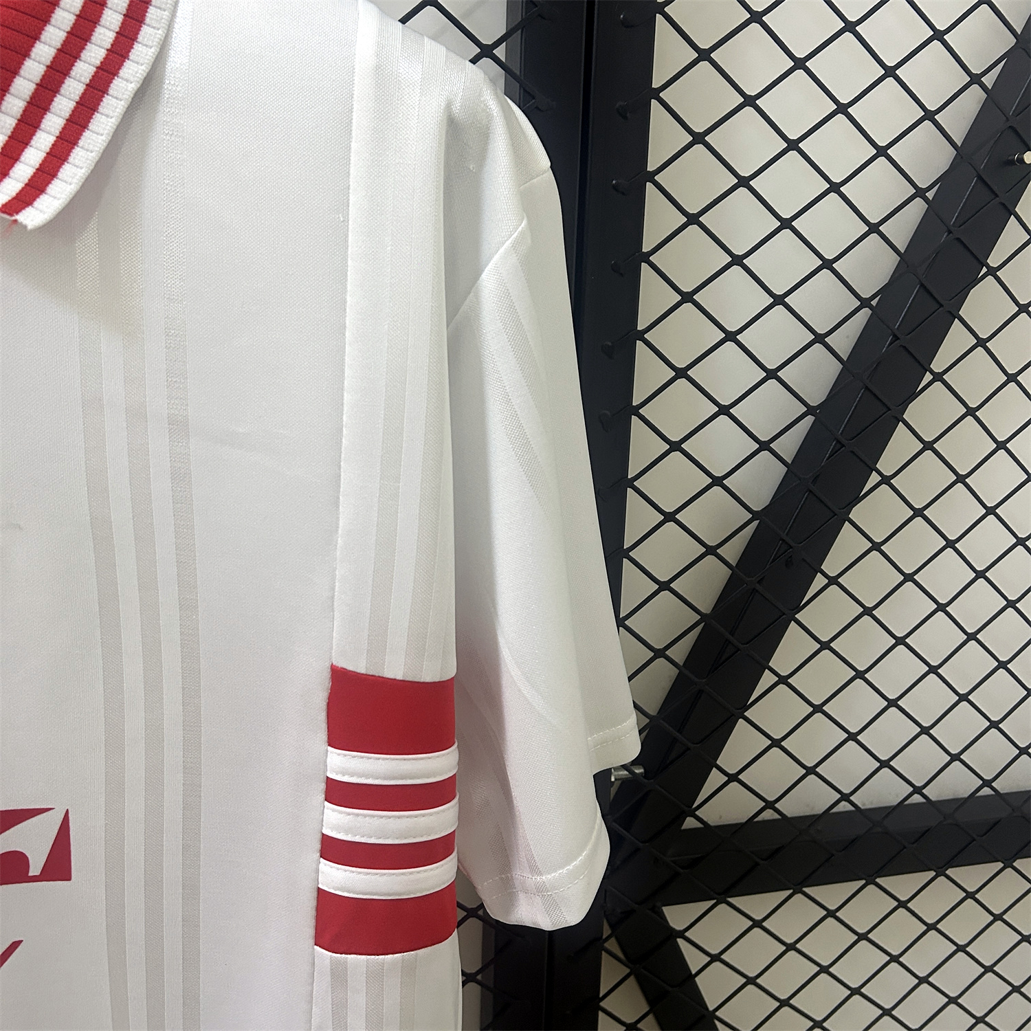 AlphaJersey-Retro Benfica 1997-99 European Away Jersey