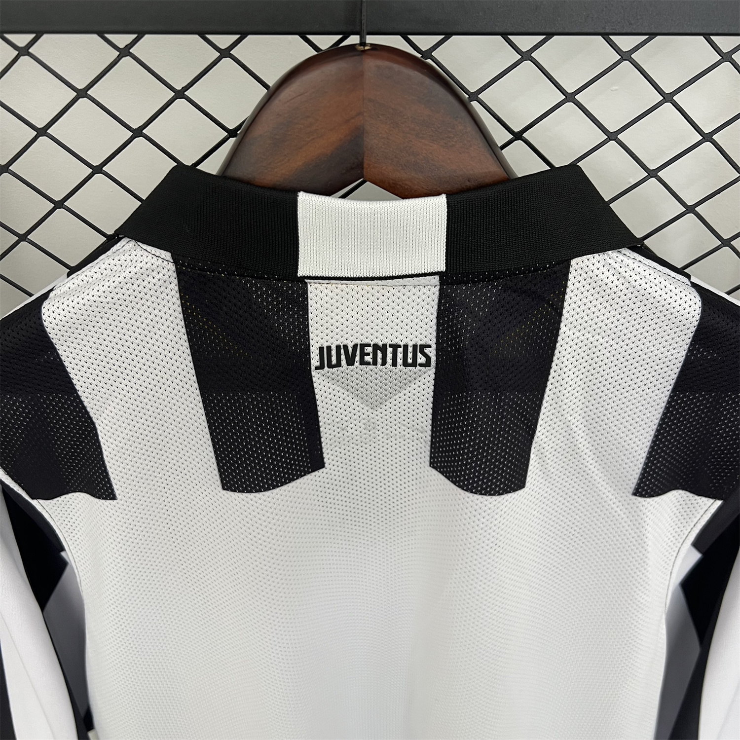 AlphaJersey-Retro Juventus 2014-15 Home Long Sleeves Jersey