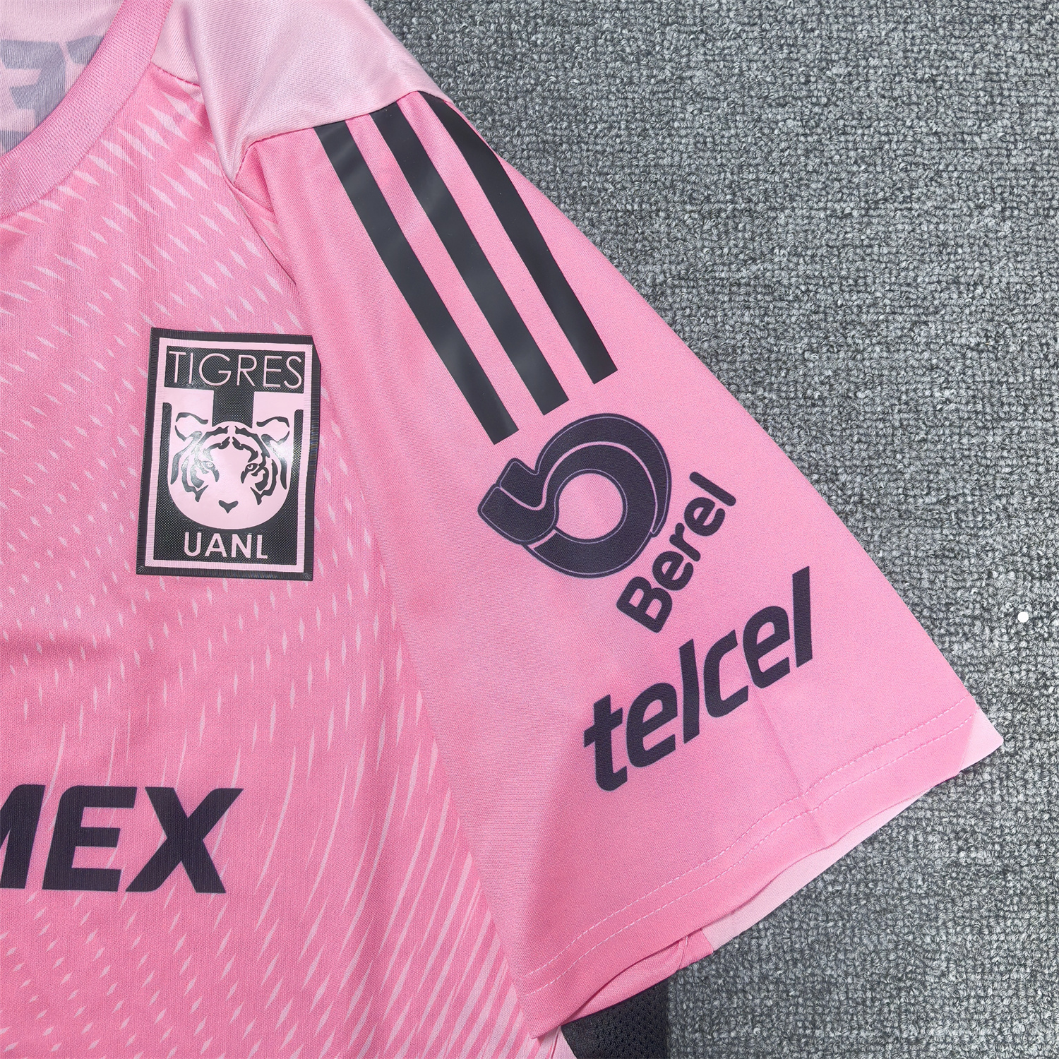 AlphaJersey-Tigres UANL 25-26 Pink Goalkeeper Jersey - Fans Version
