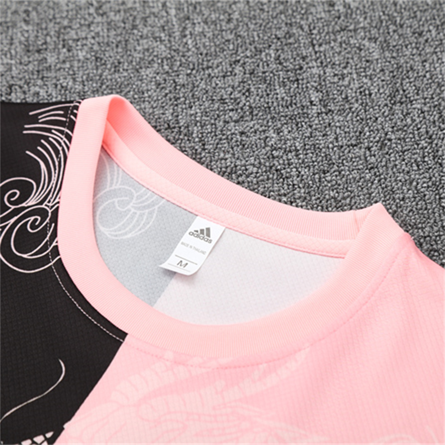 AlphaJersey-Real Madrid 25-26 Short-Sleeve Training Set - Pink Black Top & Black Shorts