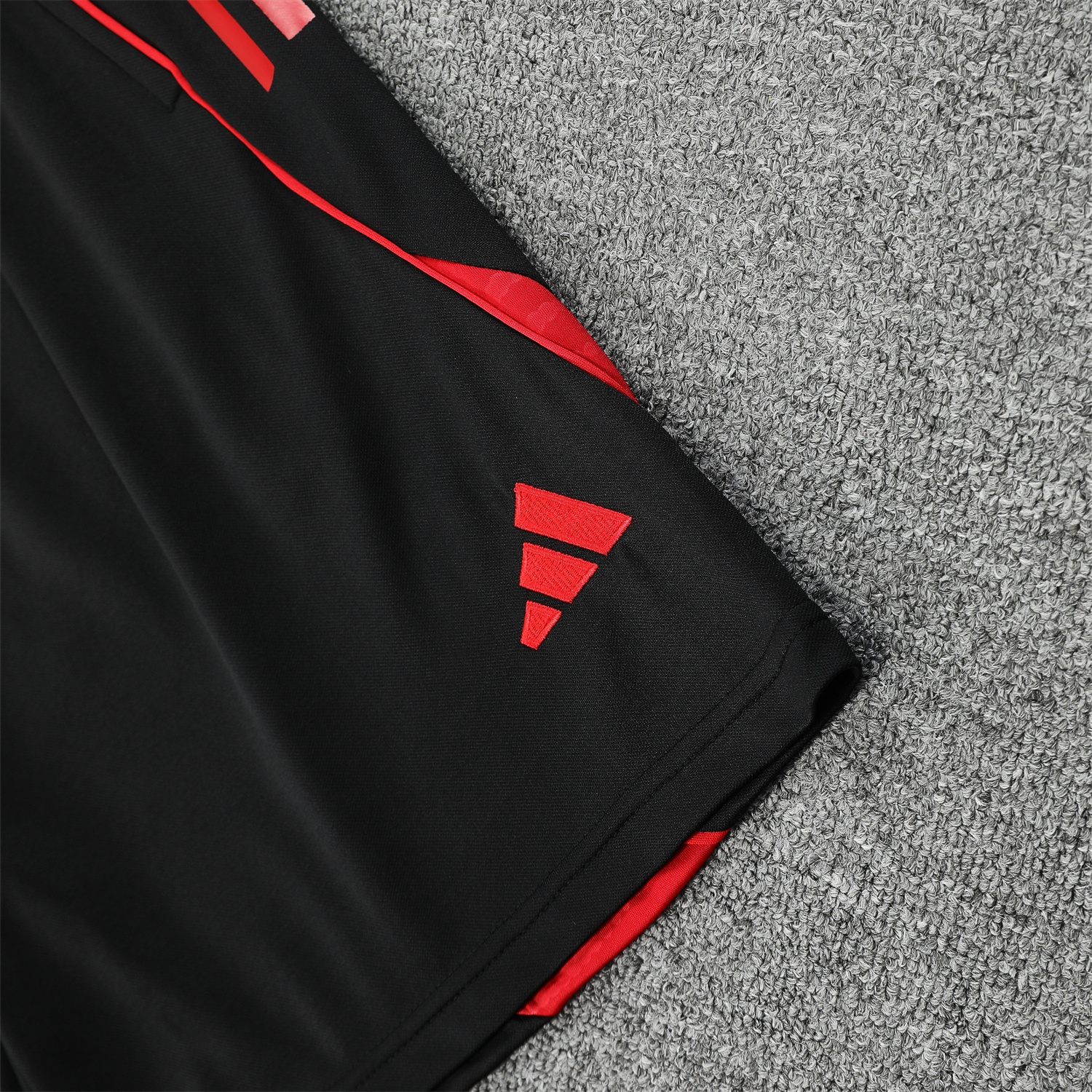 AlphaJersey-Manchester United 25-26 Vest Training Set - Pure Red Vest & Black Shorts