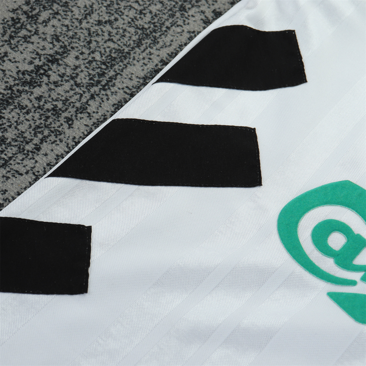 AlphaJersey-Retro Liver.pool 1993-95 Away Kids Kit