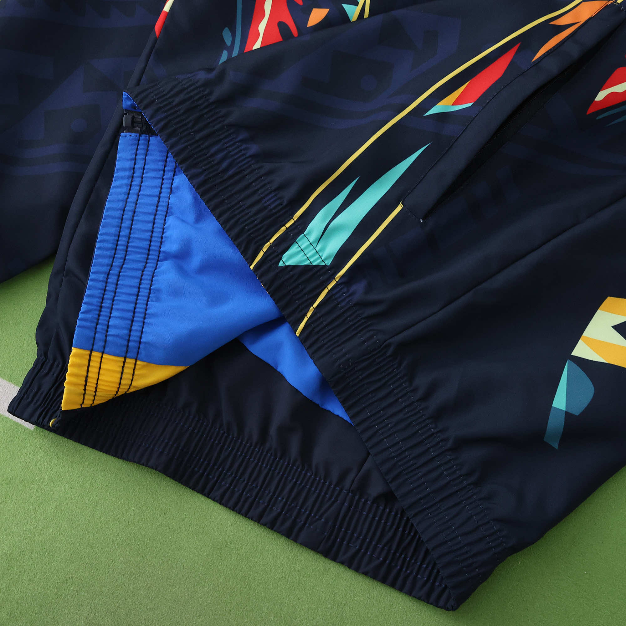 AlphaJersey-Club América 25-26 Throwback Double Sided Reversible Windbreaker - Blue & Black