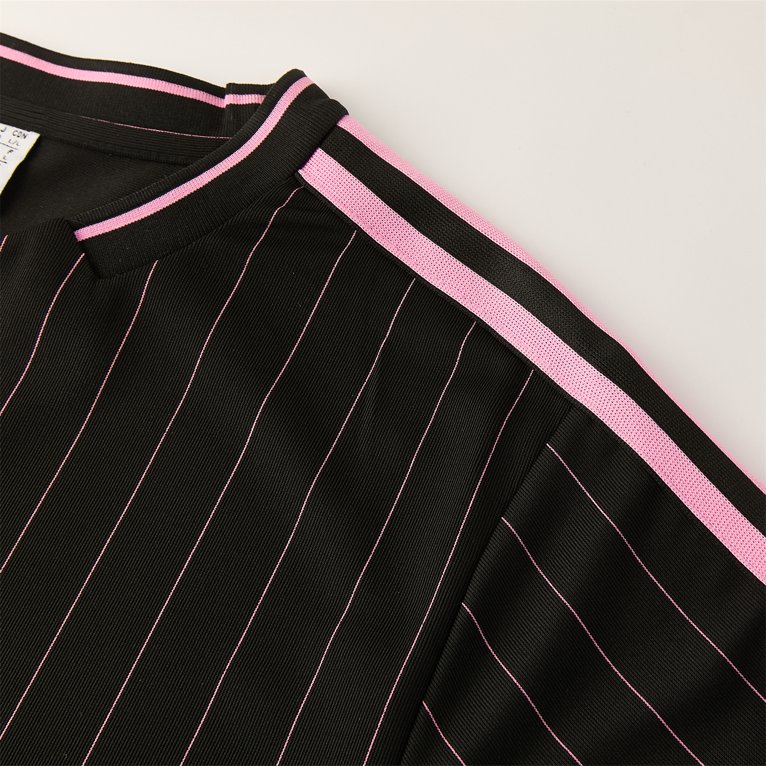 AlphaJersey-Juventus 26-27 Short-Sleeve Training Set - Pink Lines Black Top & Shorts
