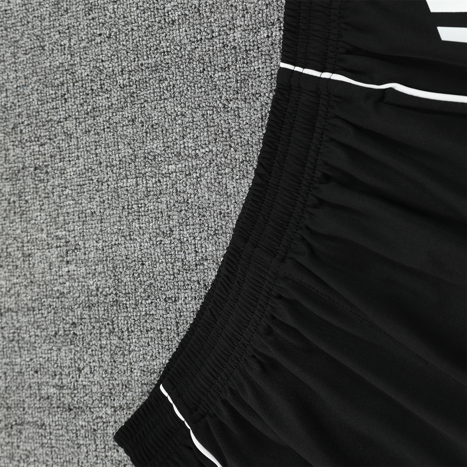 AlphaJersey-Real Madrid 25-26 Vest Training Set - Grey Arrow Pattern Vest & Black Shorts