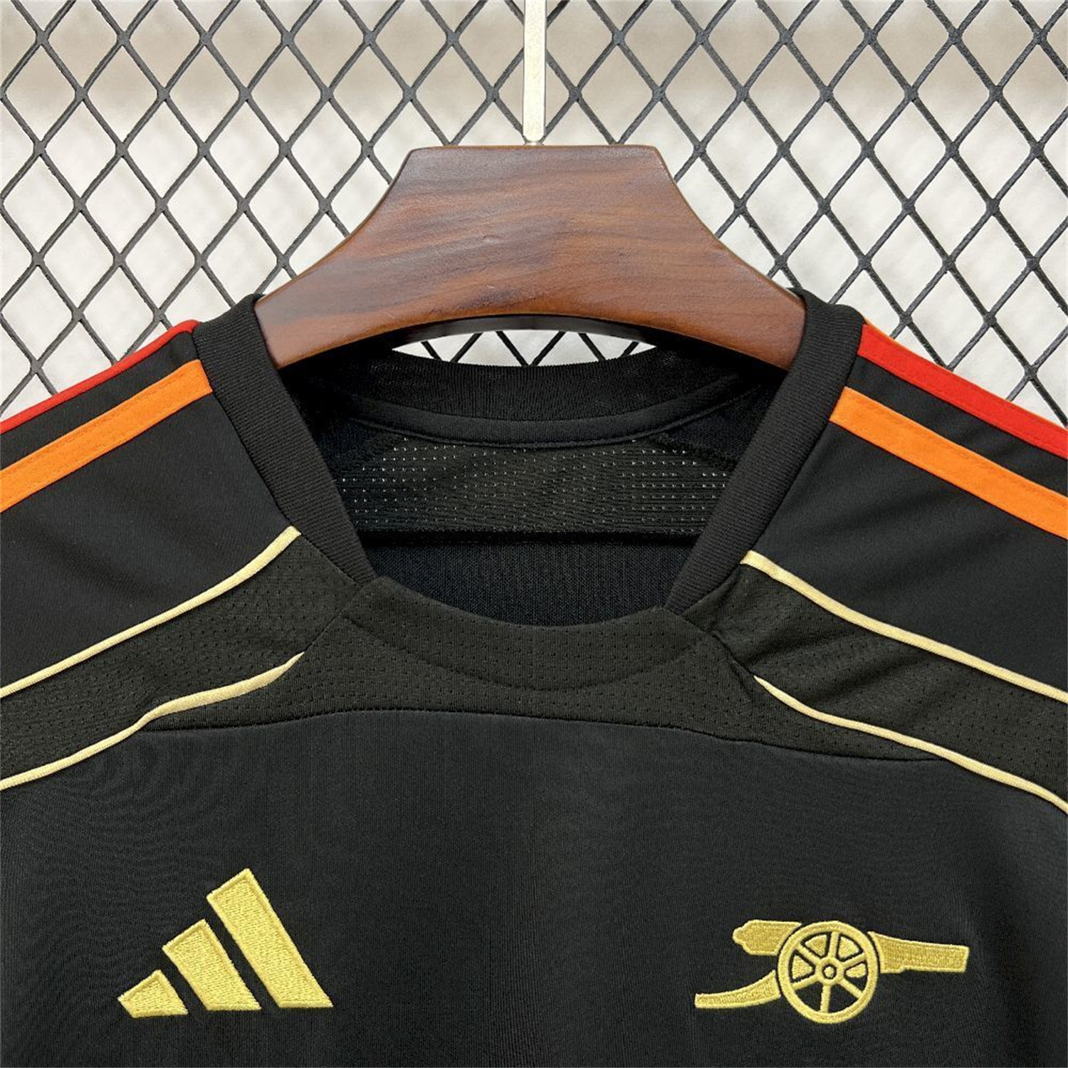 AlphaJersey-Arsenal 25-26 Gold Lines Black Training Jersey - Fans Version