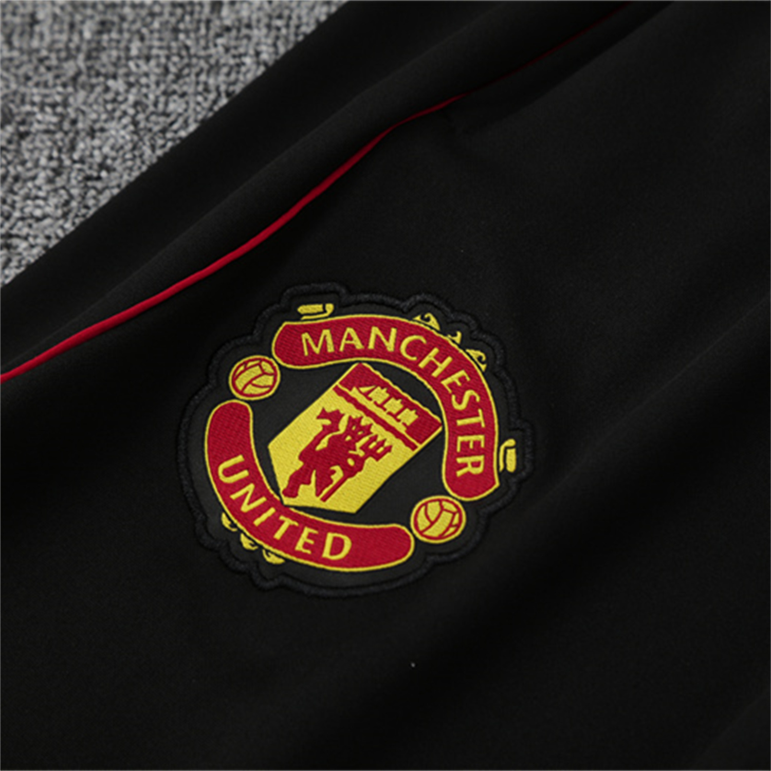 AlphaJersey-Manchester United 25-26 Kid Long Sleeves Training Set - White Top & Black Pants