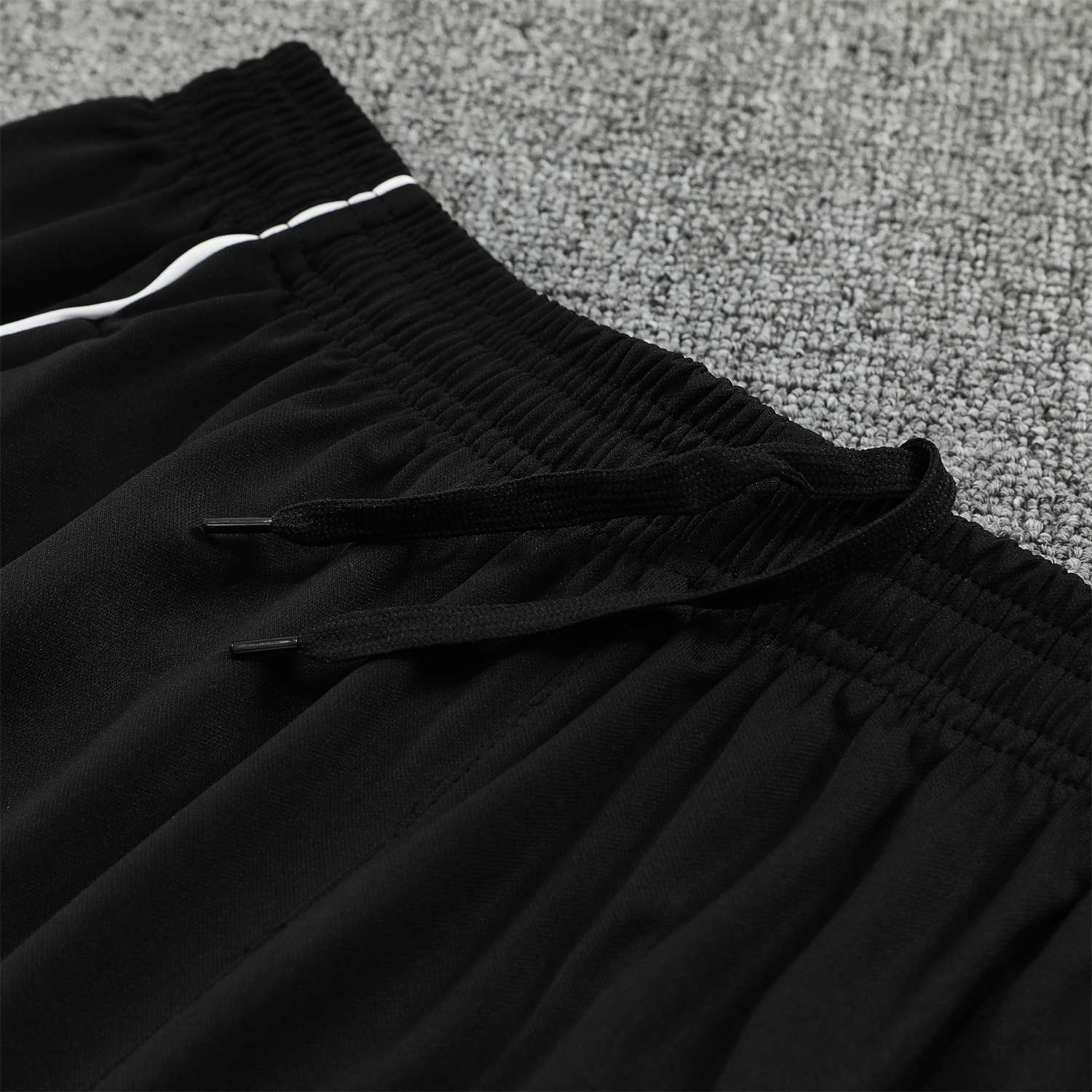 AlphaJersey-Real Madrid 25-26 Short-Sleeve Training Set - Grey Arrow Pattern Top & Black Shorts