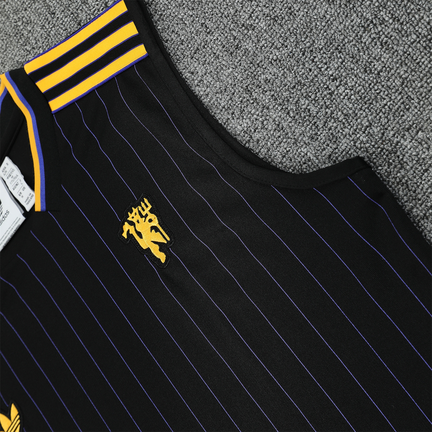 AlphaJersey-Manchester United 25-26 Vest Training Set - Black Top & Black Shorts