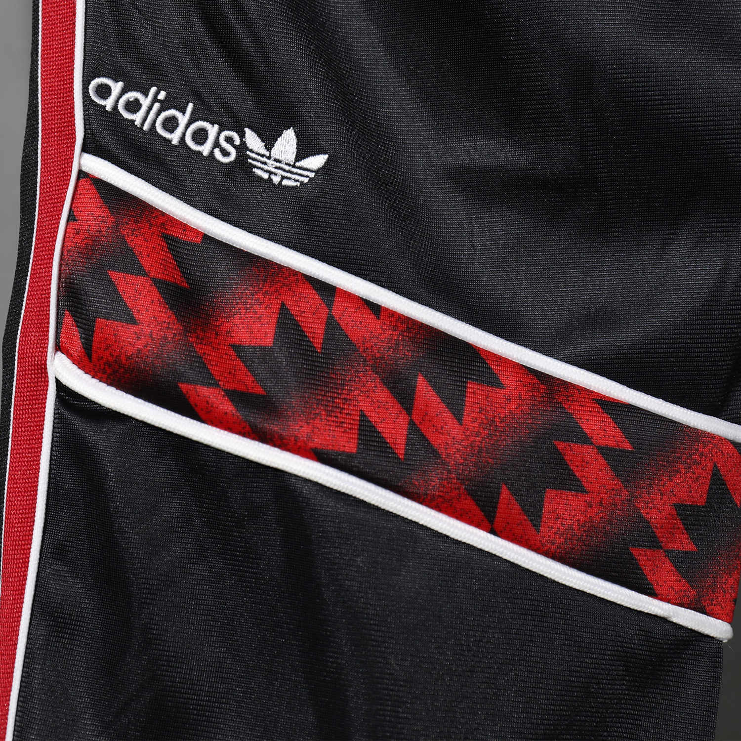 AlphaJersey-Manchester United 25-26 Training Set - Red Black Top and Black Pants