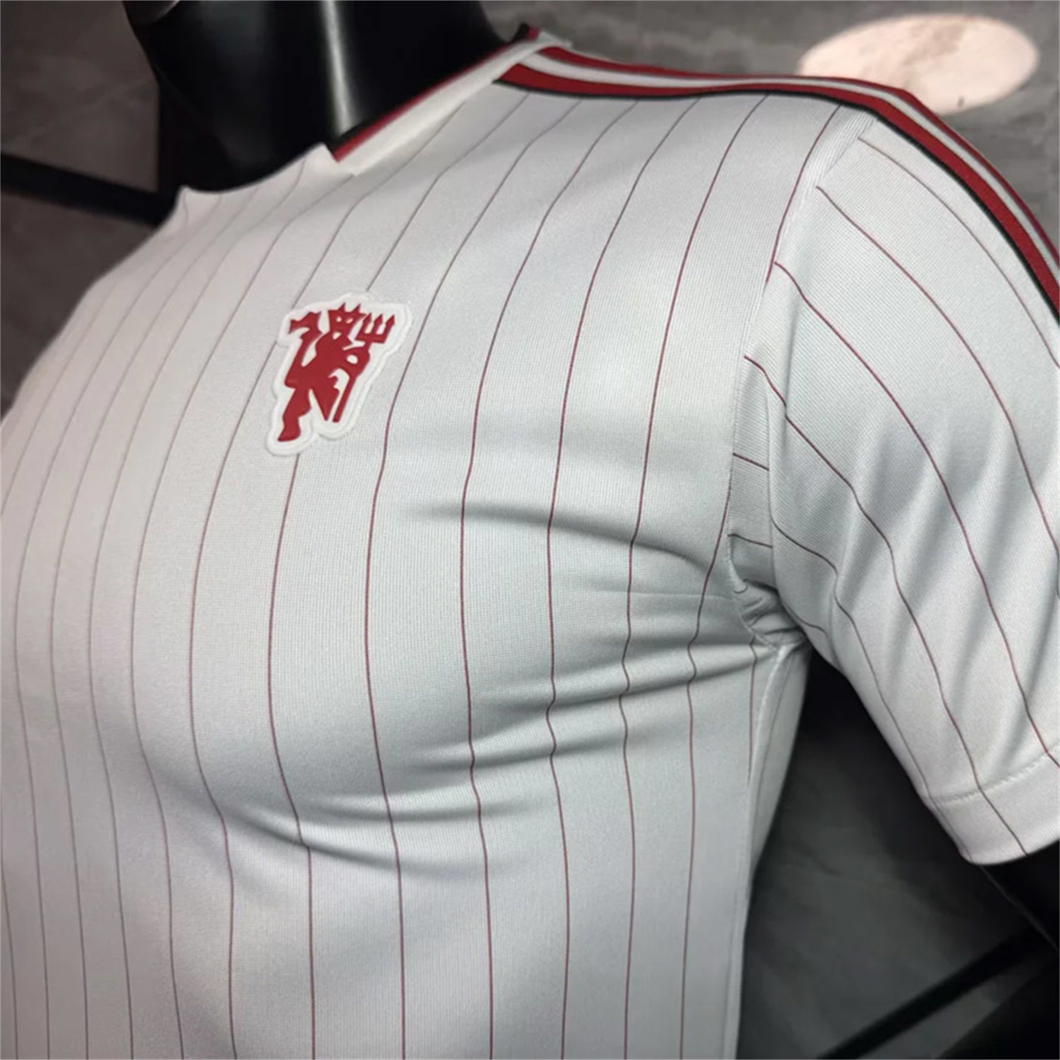 AlphaJersey-Manchester United 25-26 Trefoil Red Lines White Travel Jersey - Player Version