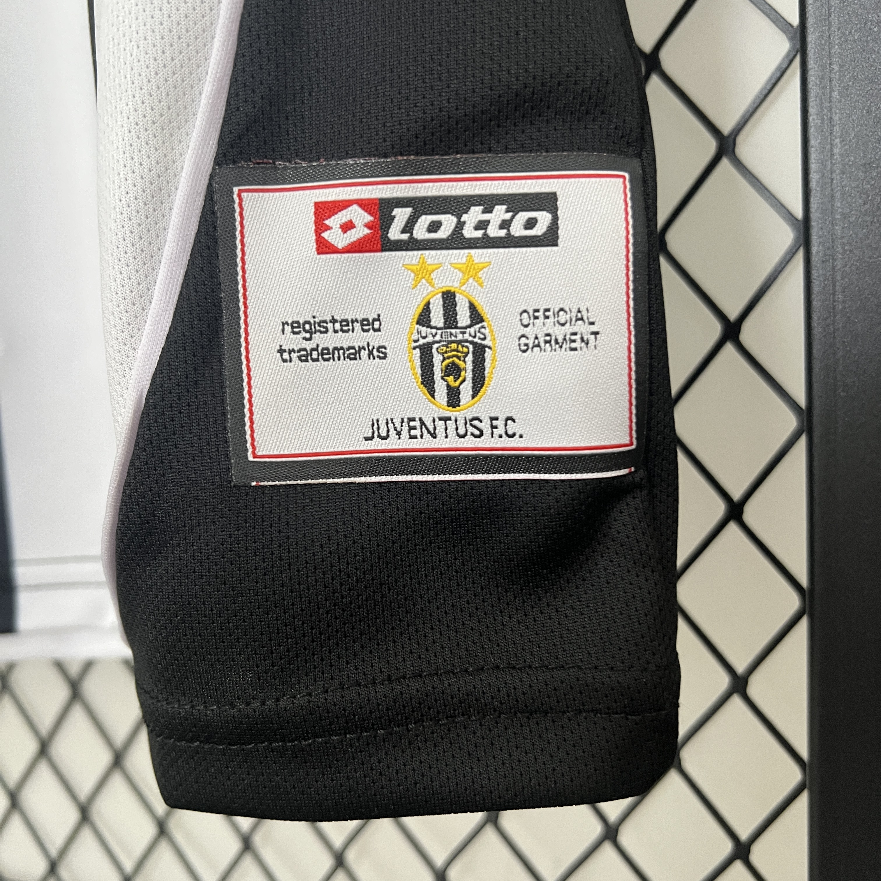 AlphaJersey-Retro Juventus 2002-03 European Home Jersey