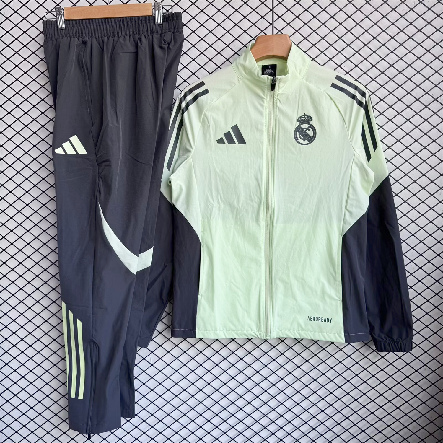 AlphaJersey-Real Madrid 25-26 Windbreaker Training Set - Green Top and Black Pants