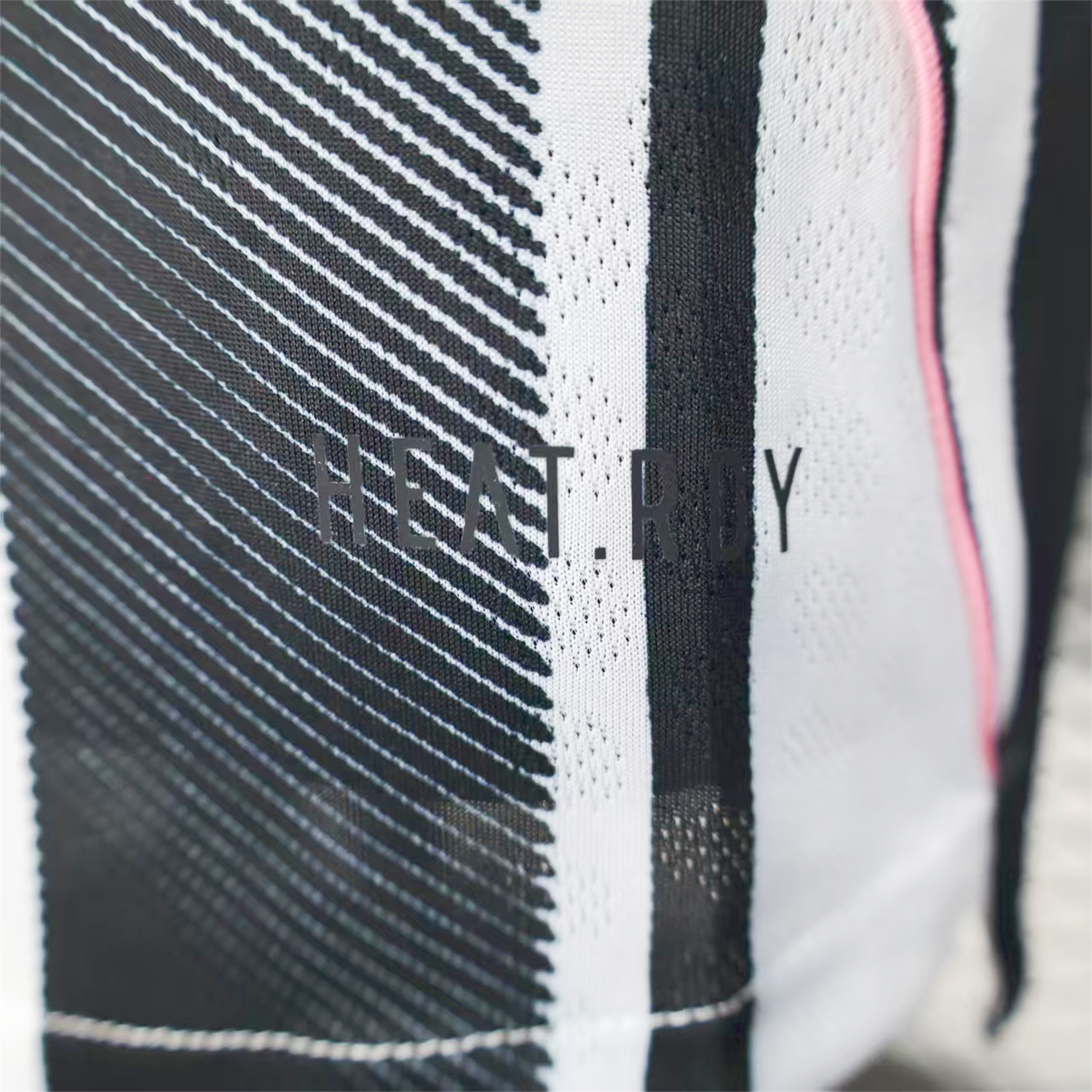 AlphaJersey-Juventus 25-26 Home Long Sleeves Jersey With Chest Sponsor - Player Version