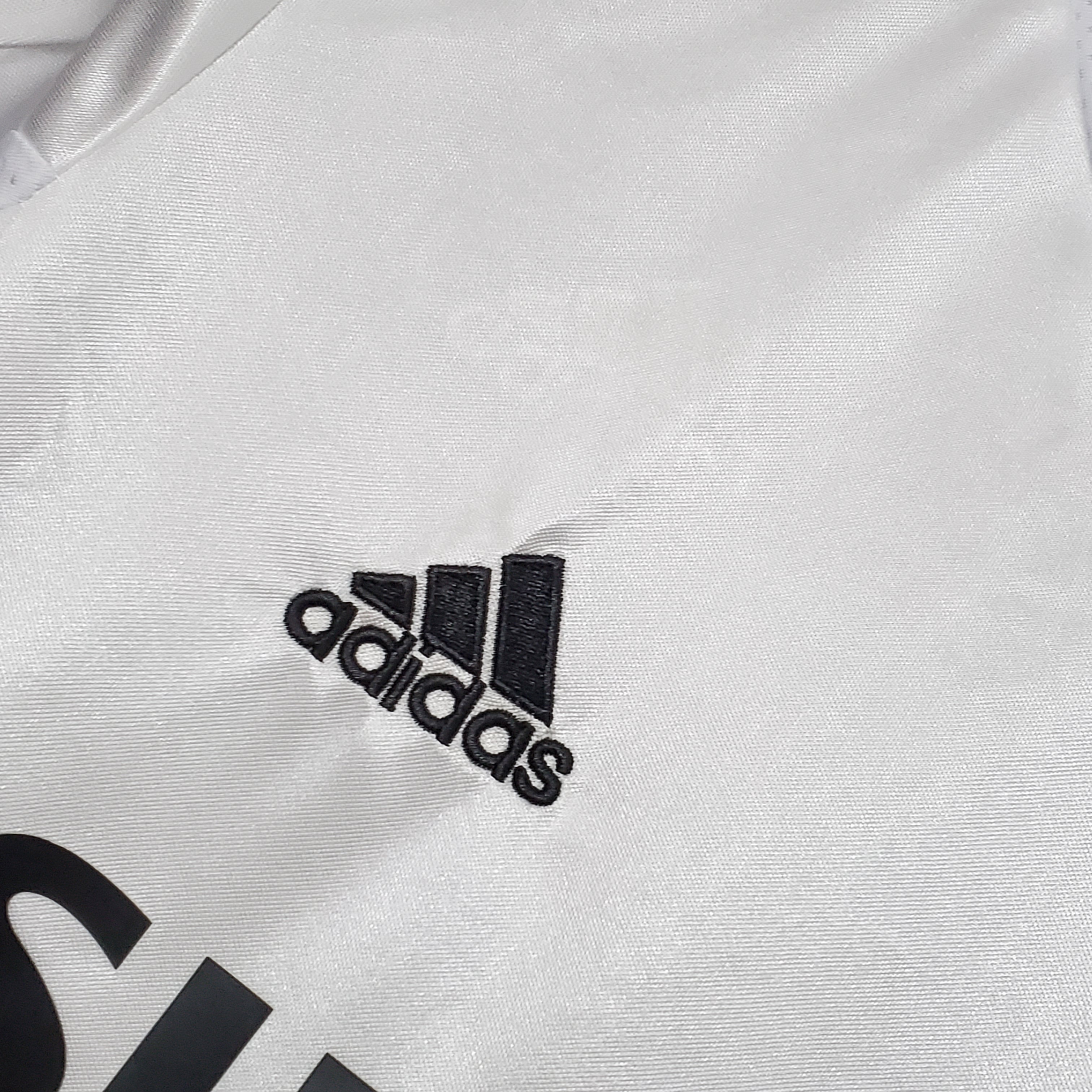 AlphaJersey-Retro Real Madrid 04-05 Home Stadium Jersey