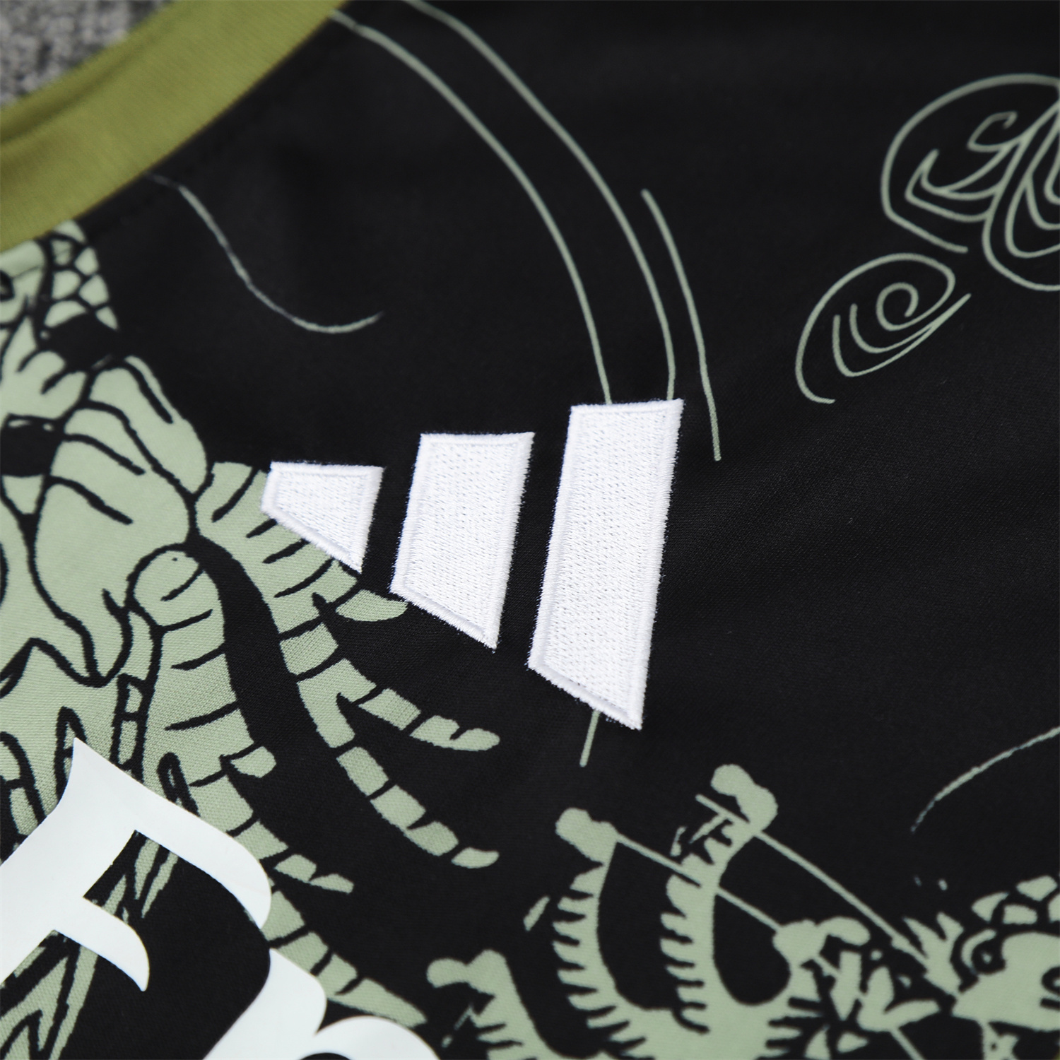 AlphaJersey-Real Madrid 25-26 Vest Training Set - Green-Black Dragon Vest & Black-White Shorts