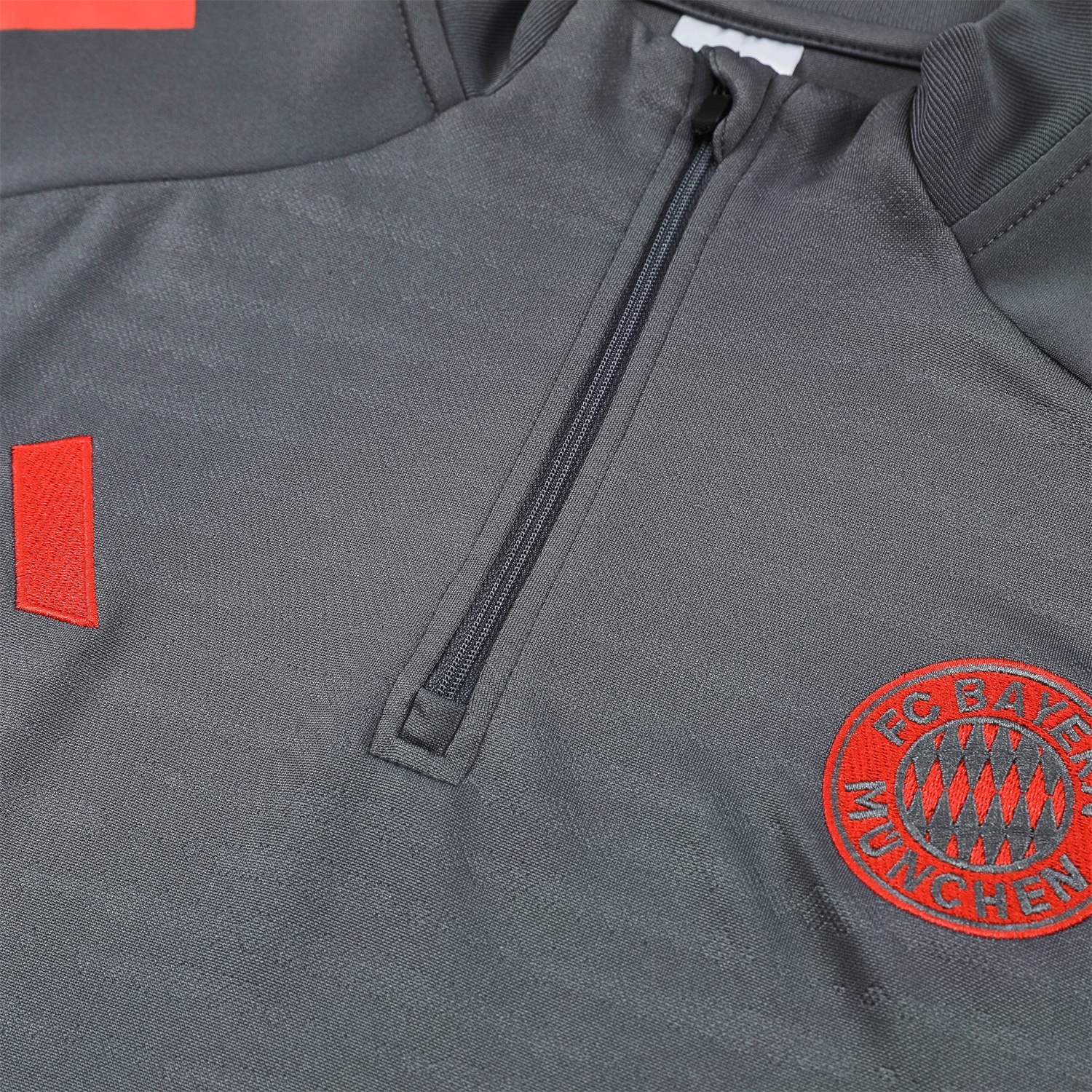 AlphaJersey-Bayern Munich 25-26 Long Sleeves Training Set - Dark Grey And Red Top & Pants