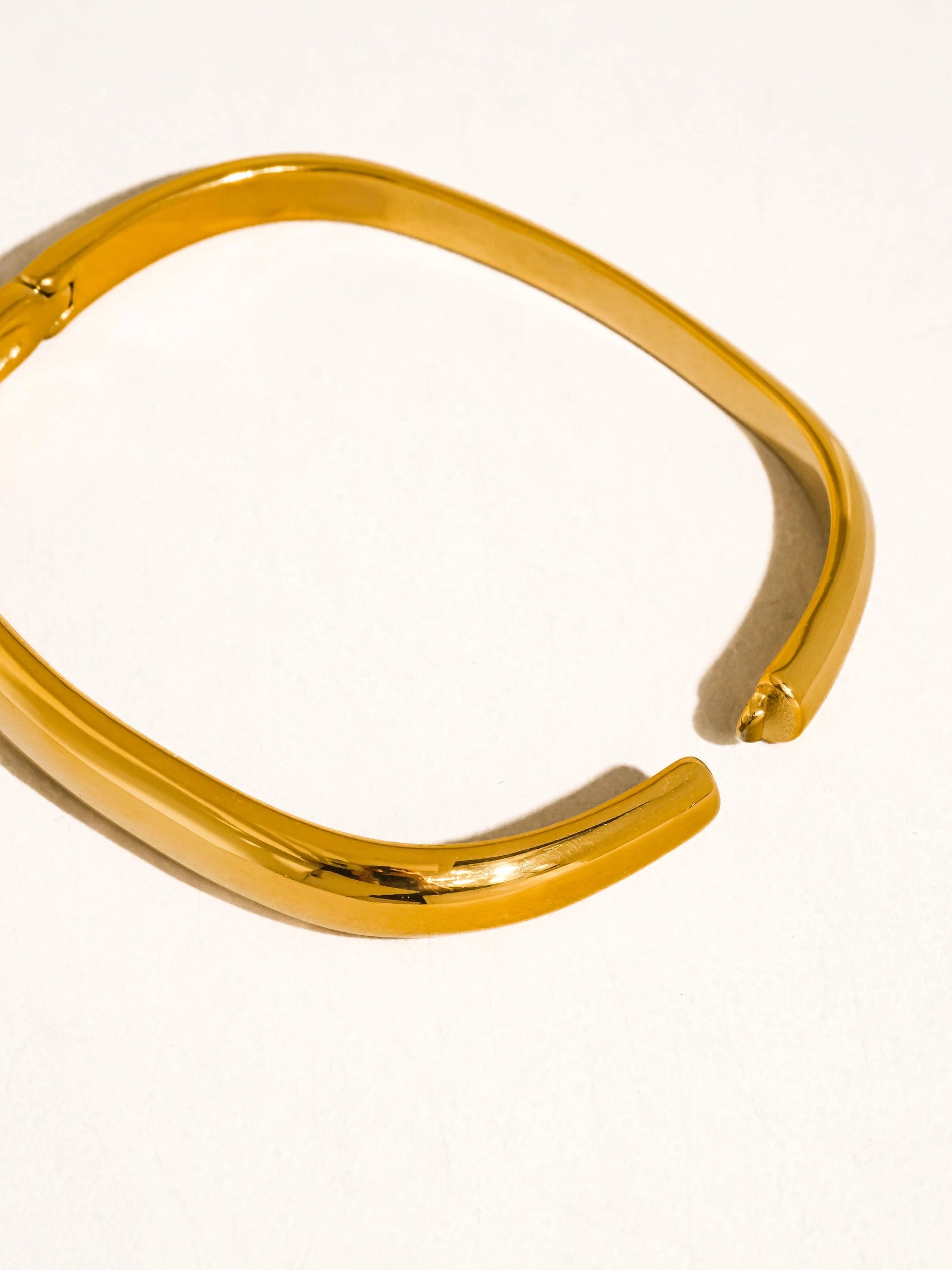 Classic Silver/Gold Bangles | Elegant Women's Fashion by coolavocek
