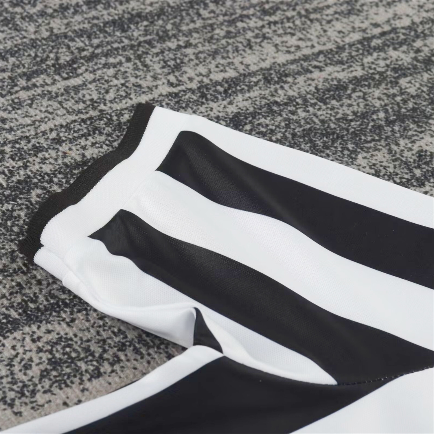 AlphaJersey-Retro Juventus 1995-97 Home Kids Kit