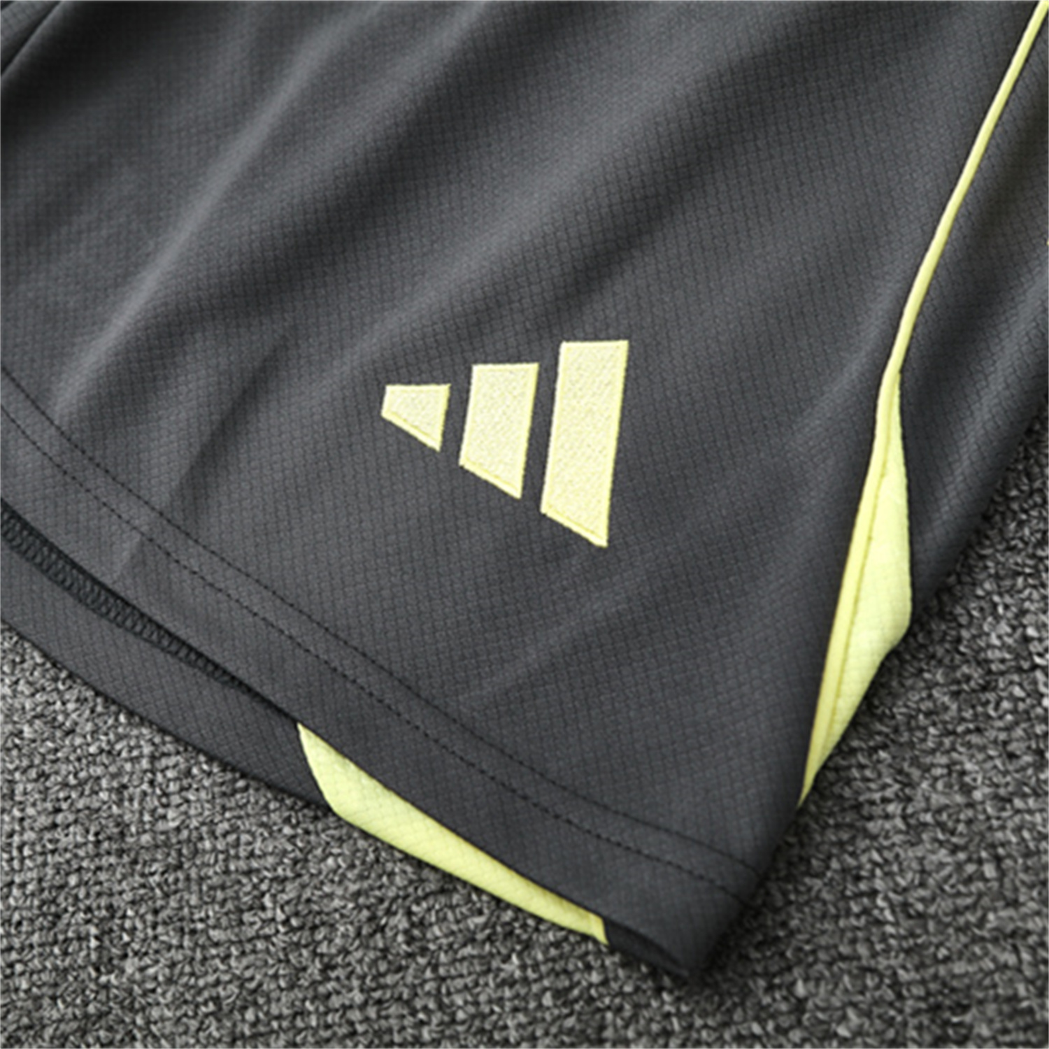 AlphaJersey-Real Madrid 25-26 Kids Short-Sleeve Training Set - Yellow Top and Grey Shorts