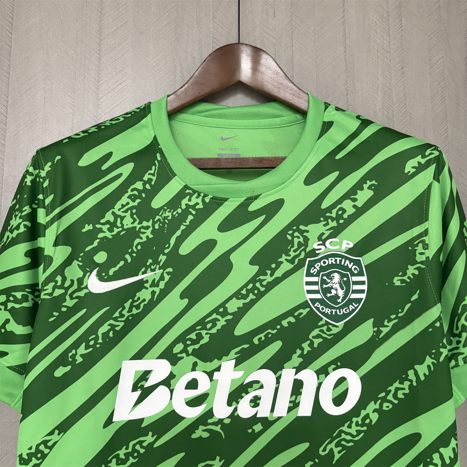 AlphaJersey-Sporting CP 25-26 Green Goalkeeper Jersey - Fans Version